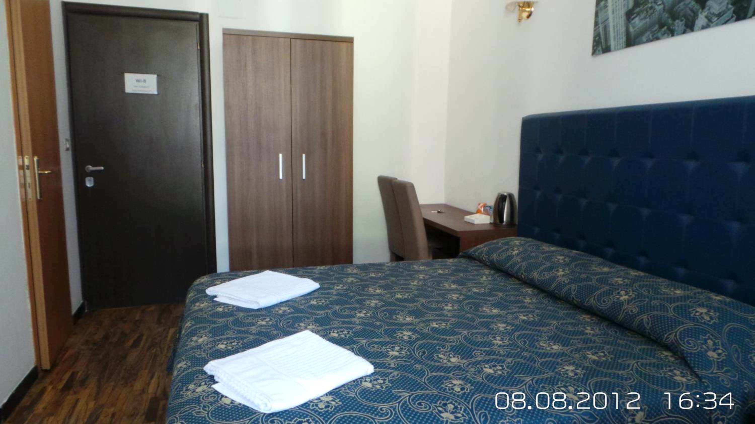 Triple Room with Private Bathroom photo 3