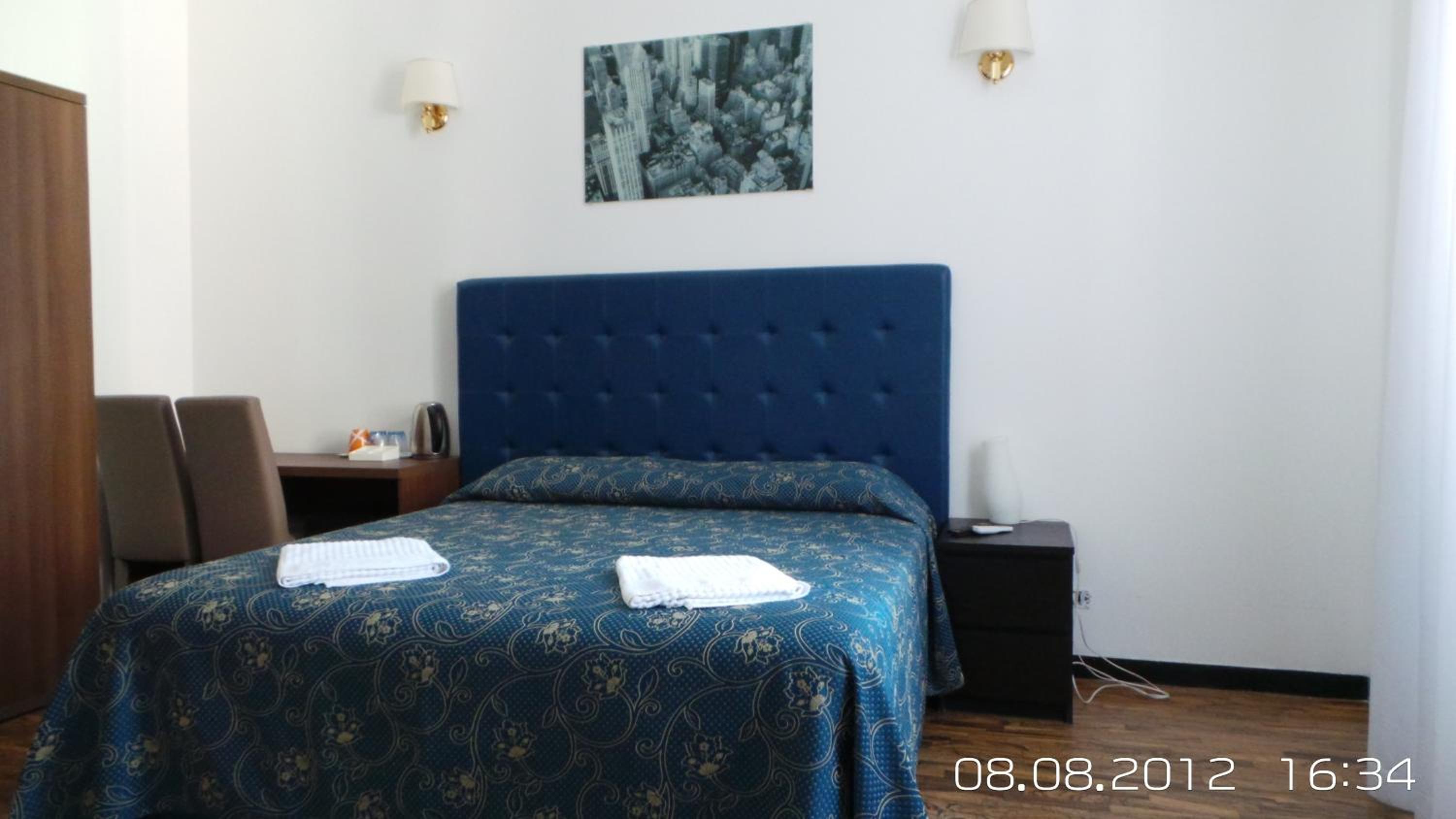 Triple Room with Private Bathroom photo 3