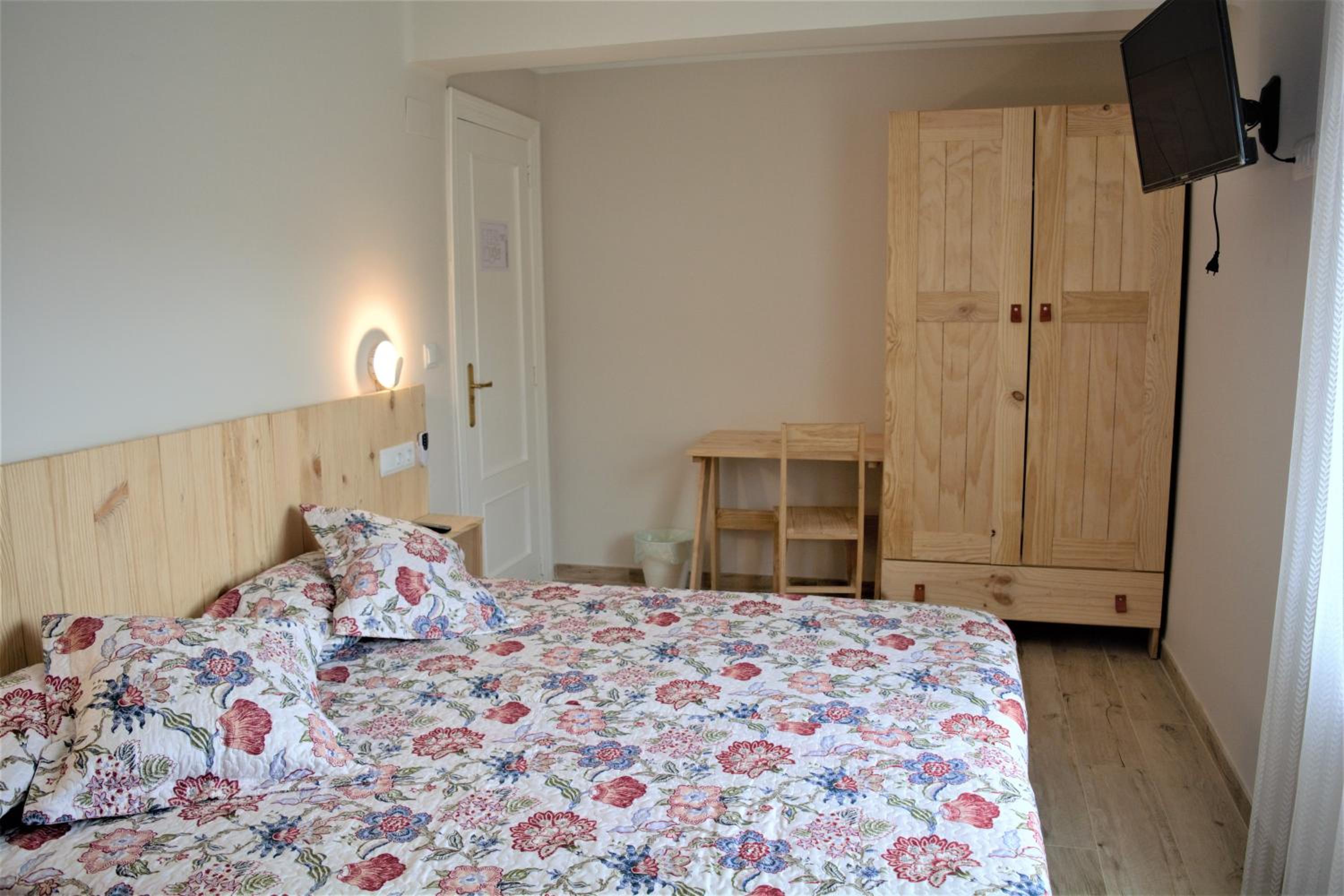 Triple Room with Shared Bathroom photo 3