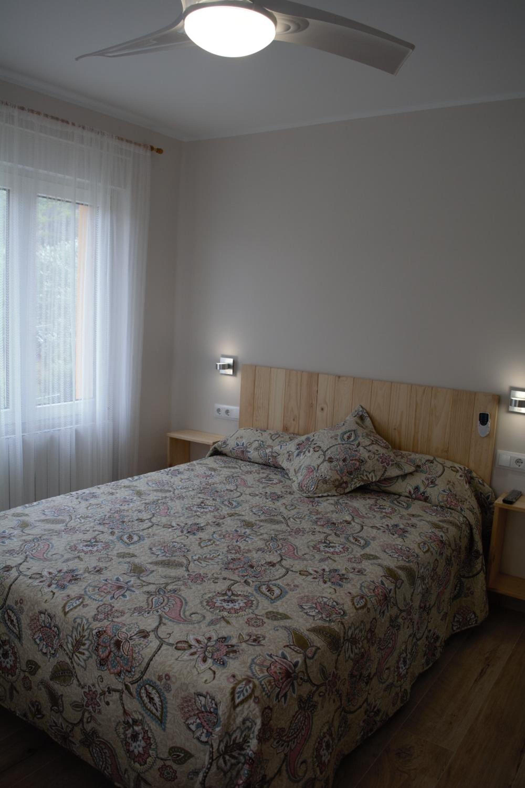 Basic Triple Room with Shared Bathroom photo 3