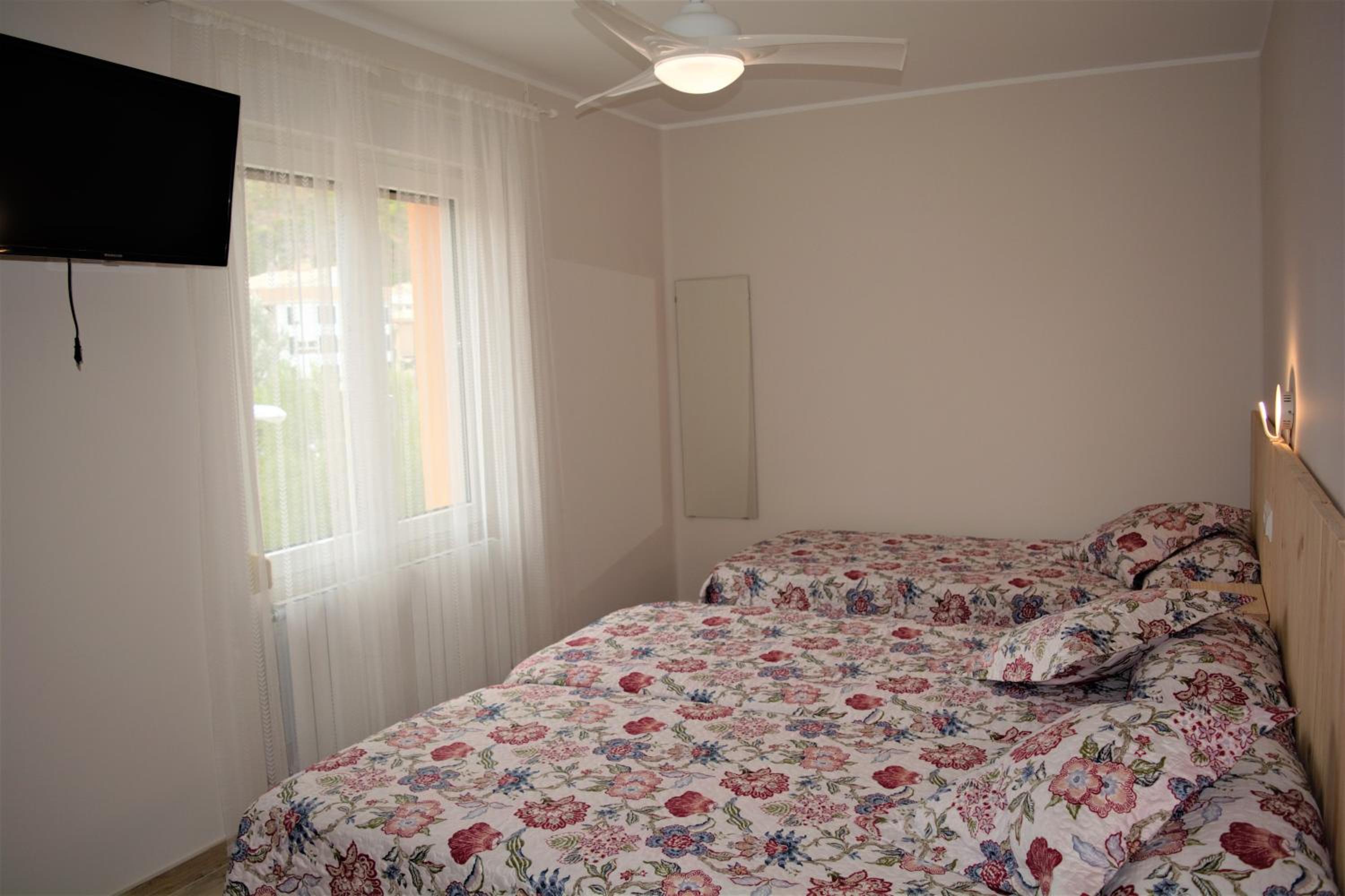 Triple Room with Shared Bathroom photo 2