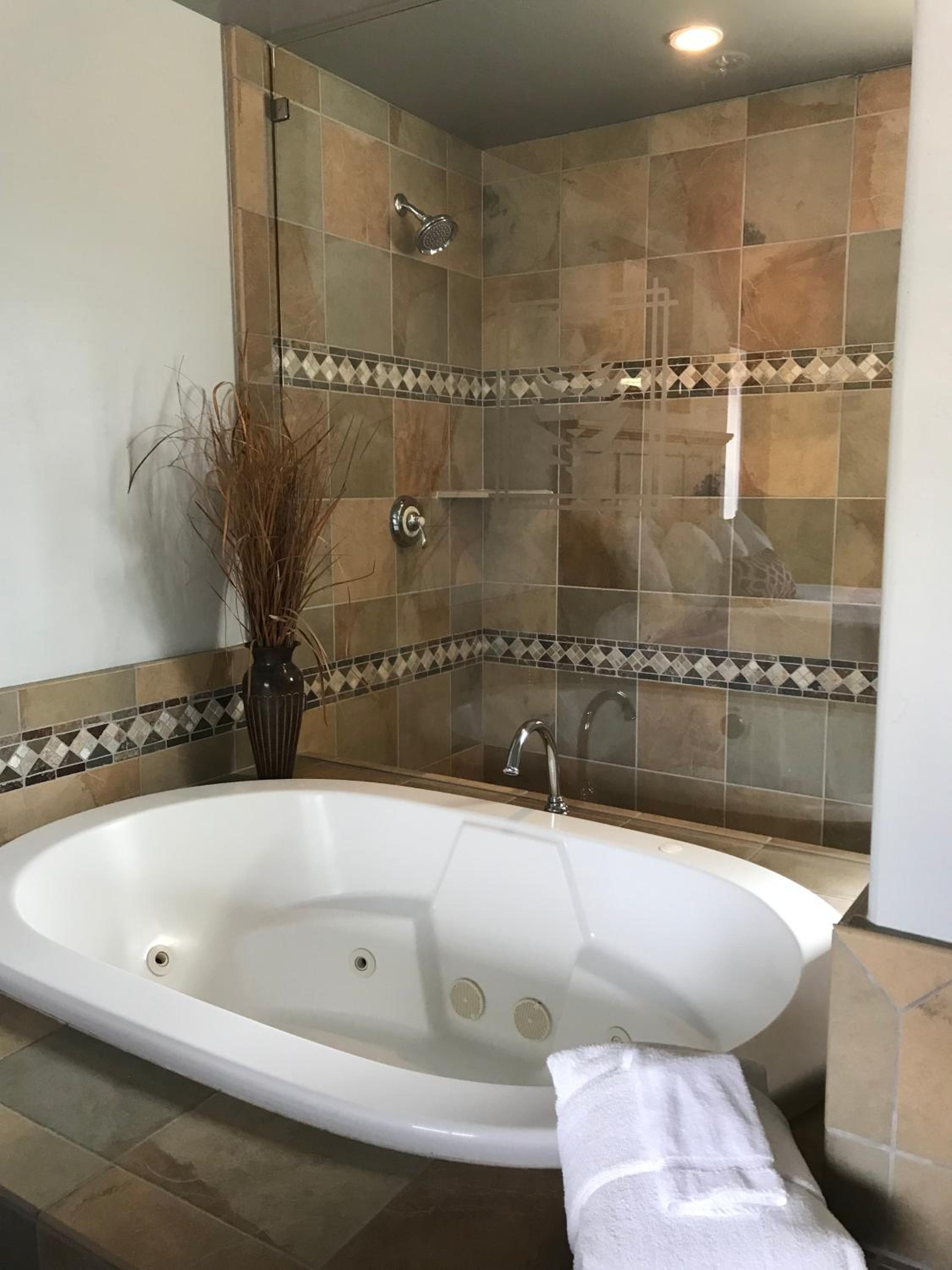 King Room with Spa Bath - Photo 10