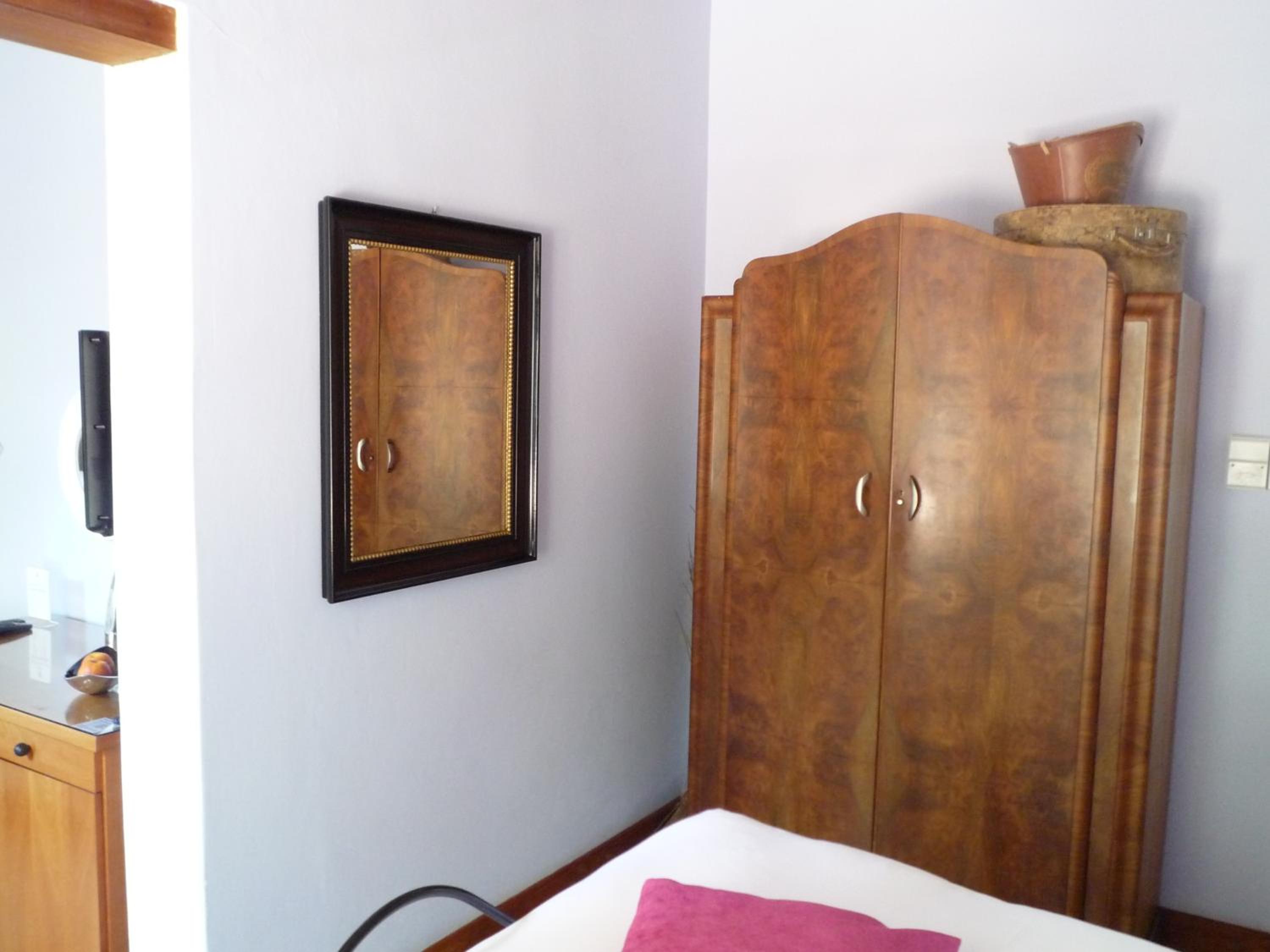 Standard Double or Twin Room - Photo 13