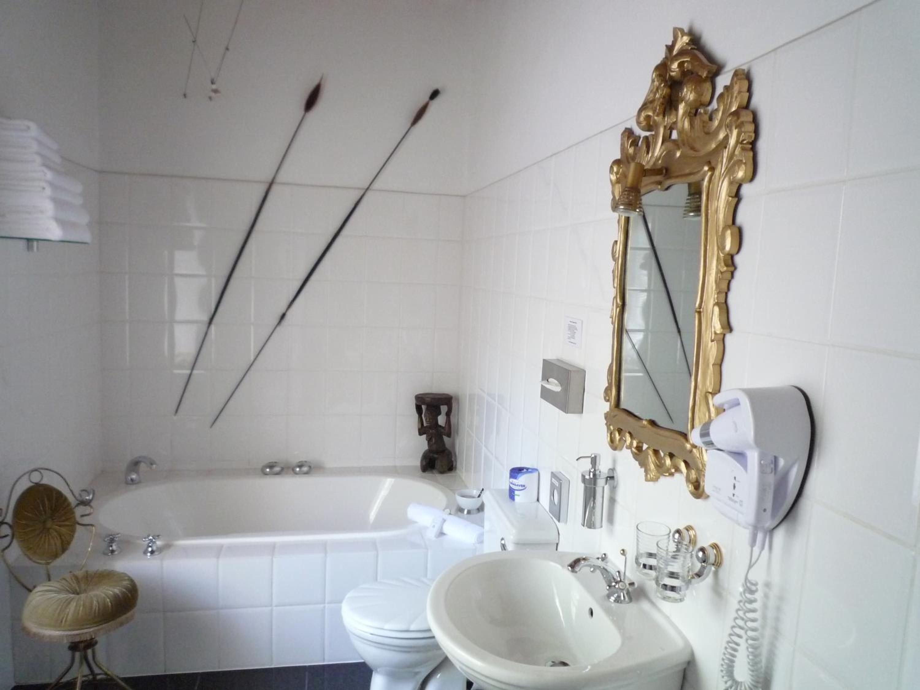 Standard Double or Twin Room - Photo 8