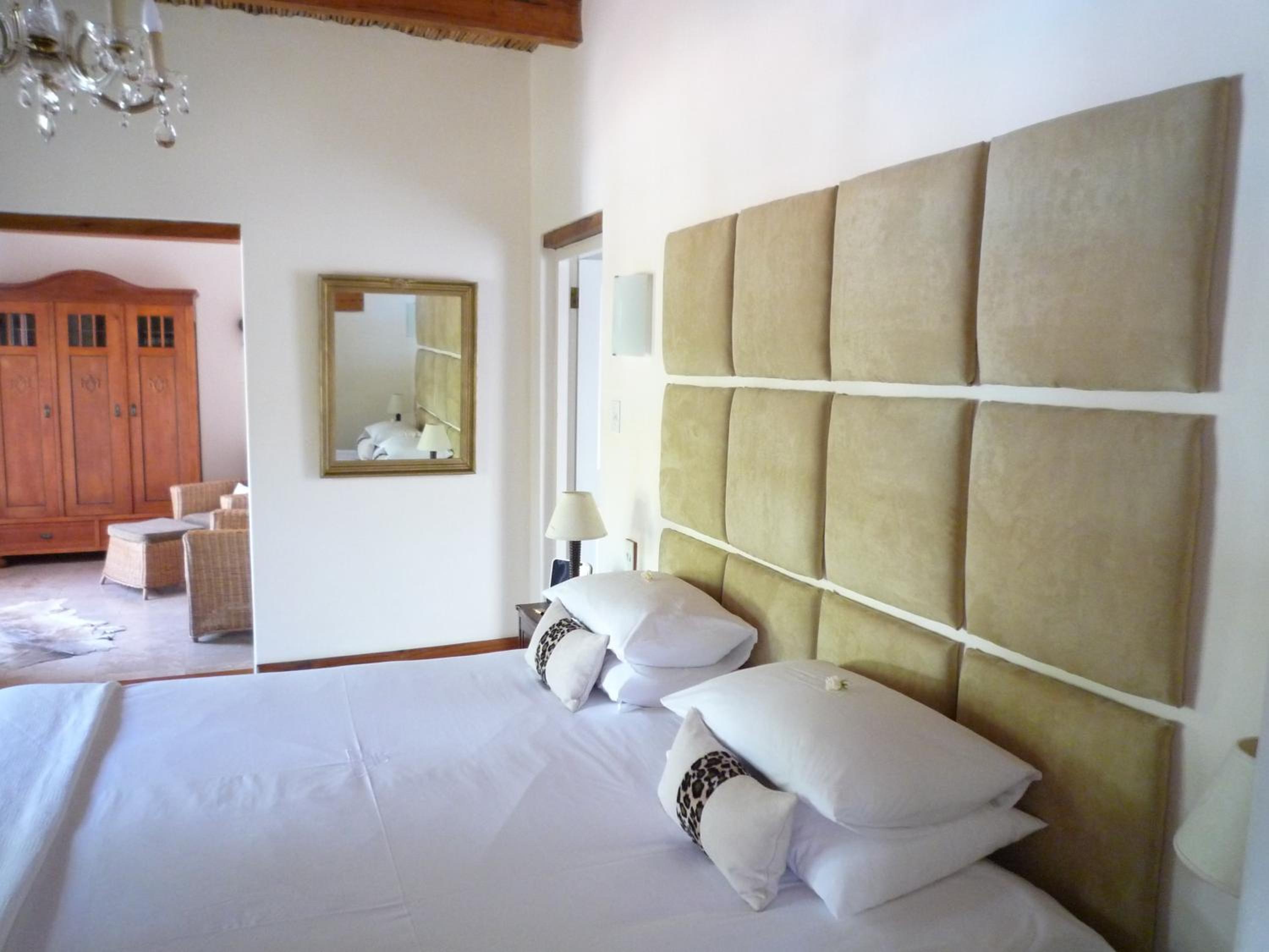 Standard Double or Twin Room - Photo 7