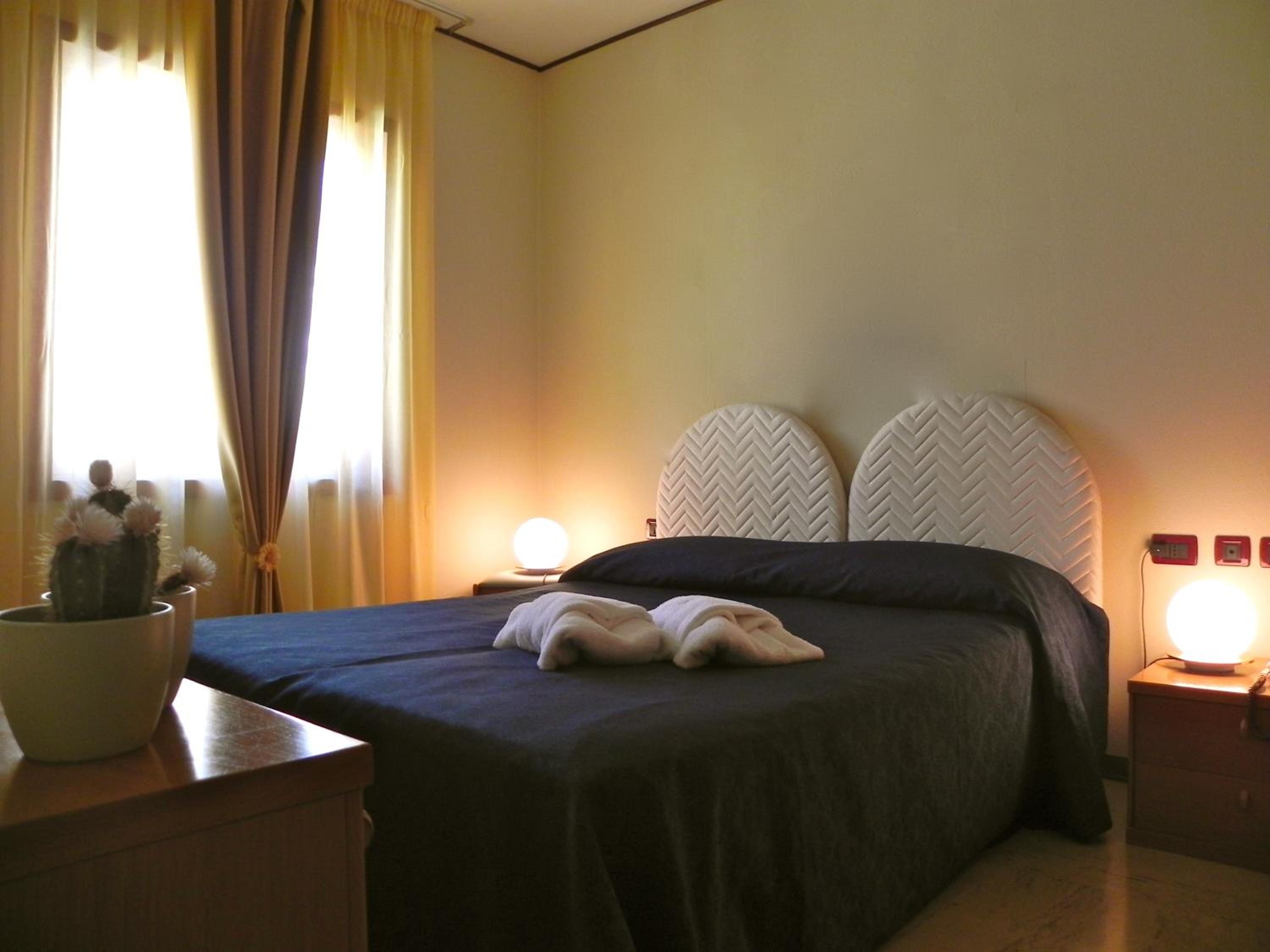 Large Double or Twin Room
