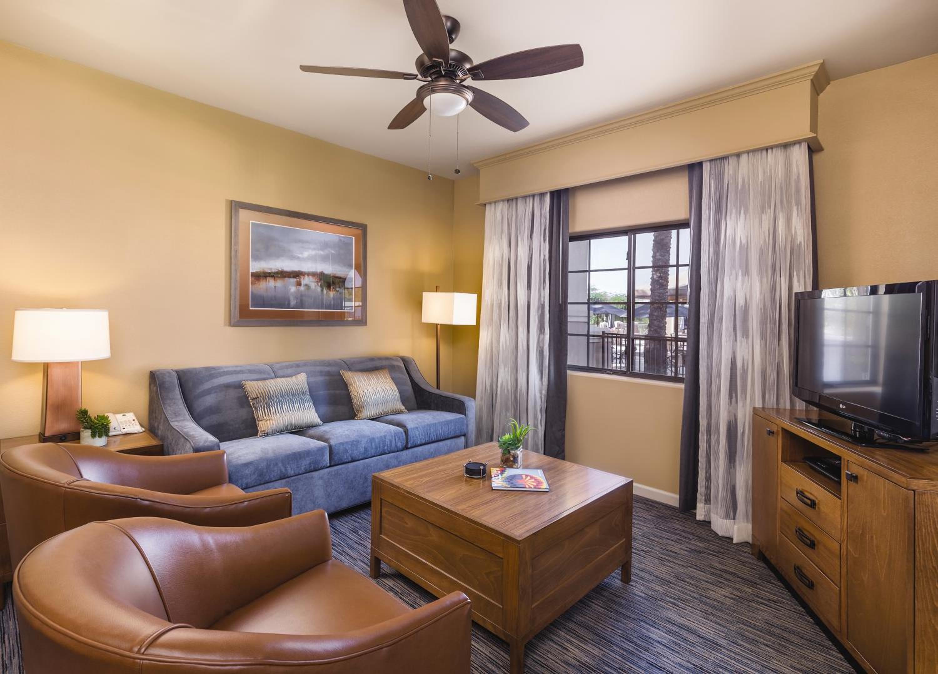 One-Bedroom Suite with Sofa Bed photo 2