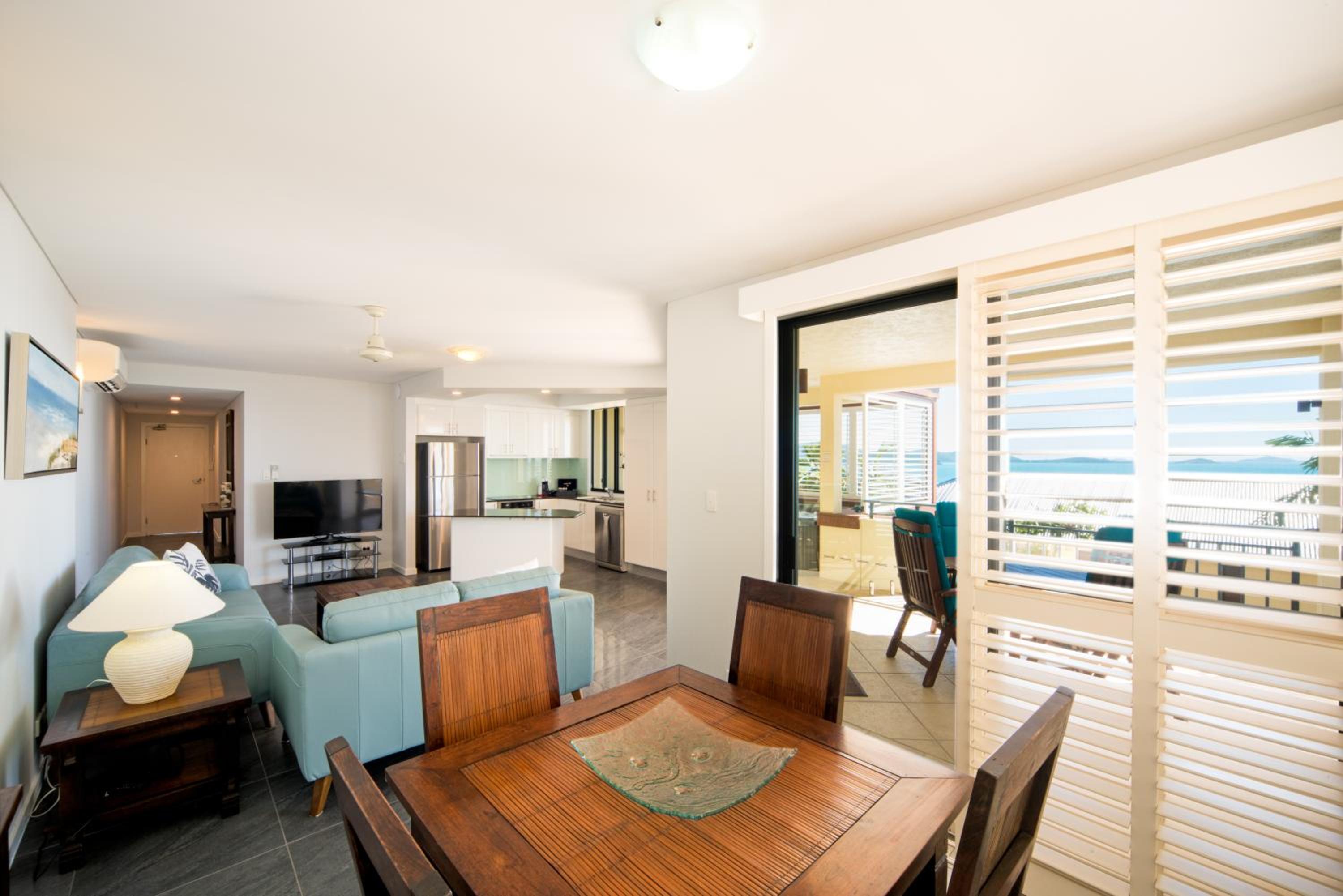 One-Bedroom Partial Sea View Apartment with Hot Tub