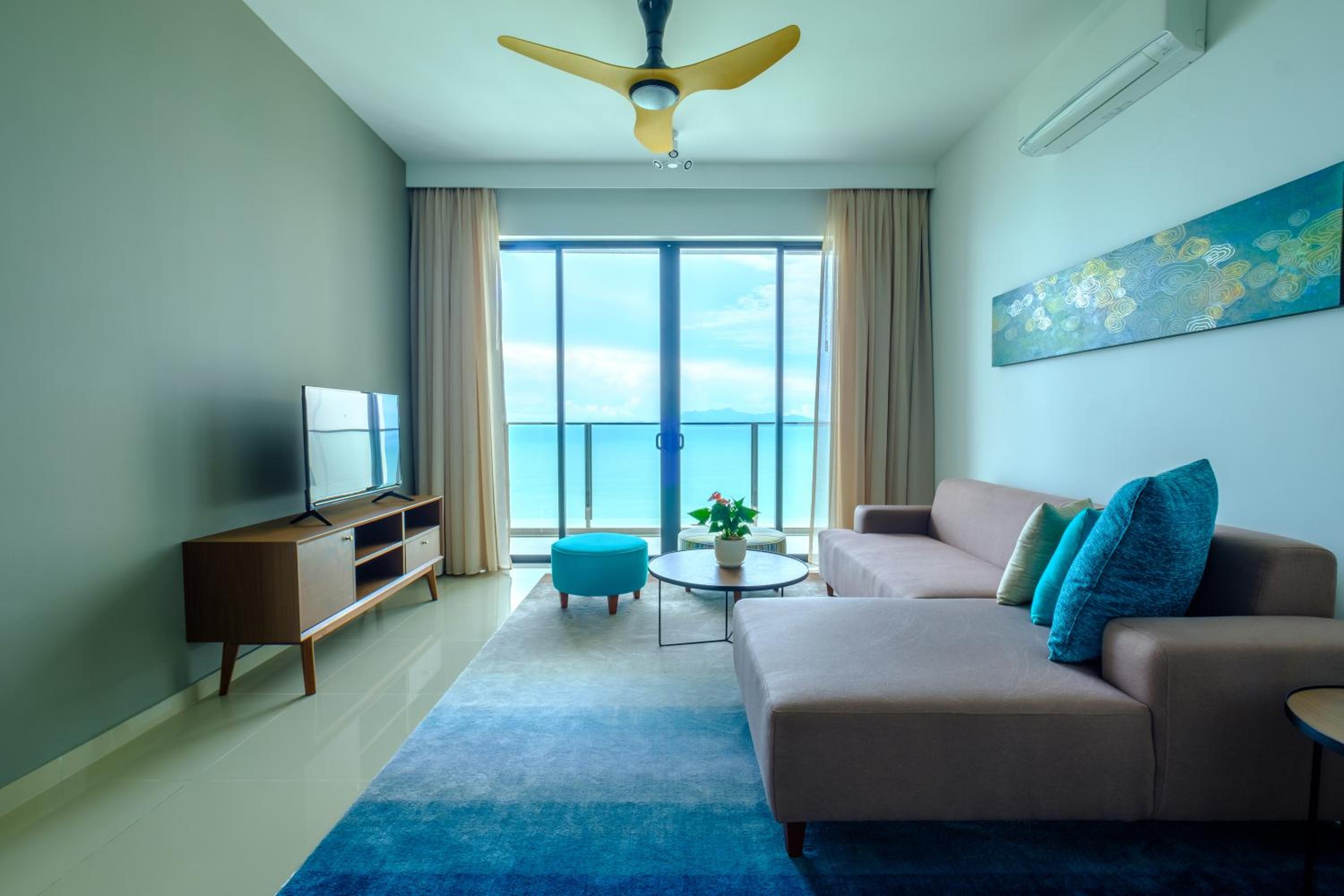 Two-Bedroom Apartment with Sea View - Photo 9