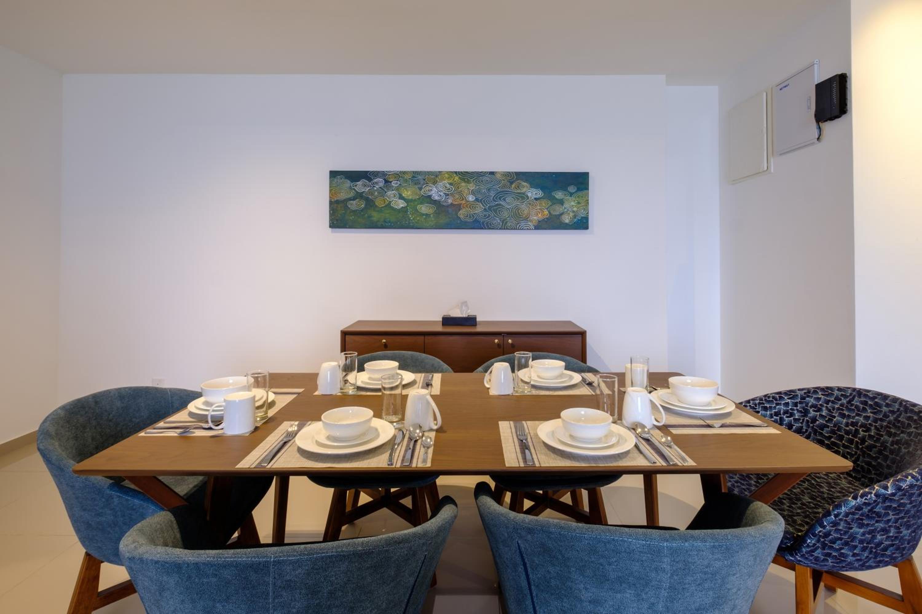 Three-Bedroom Apartment with Sea View - Photo 11