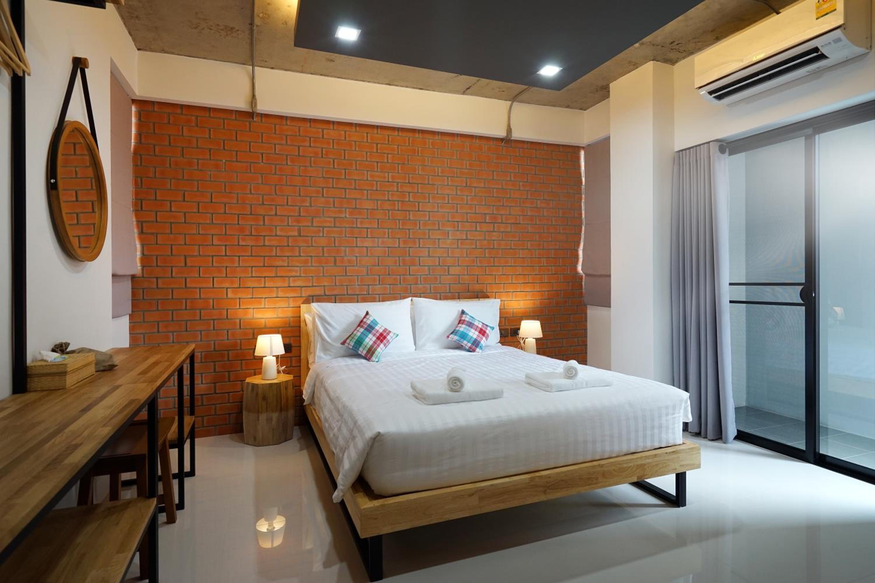 Queen Room with Balcony photo 1