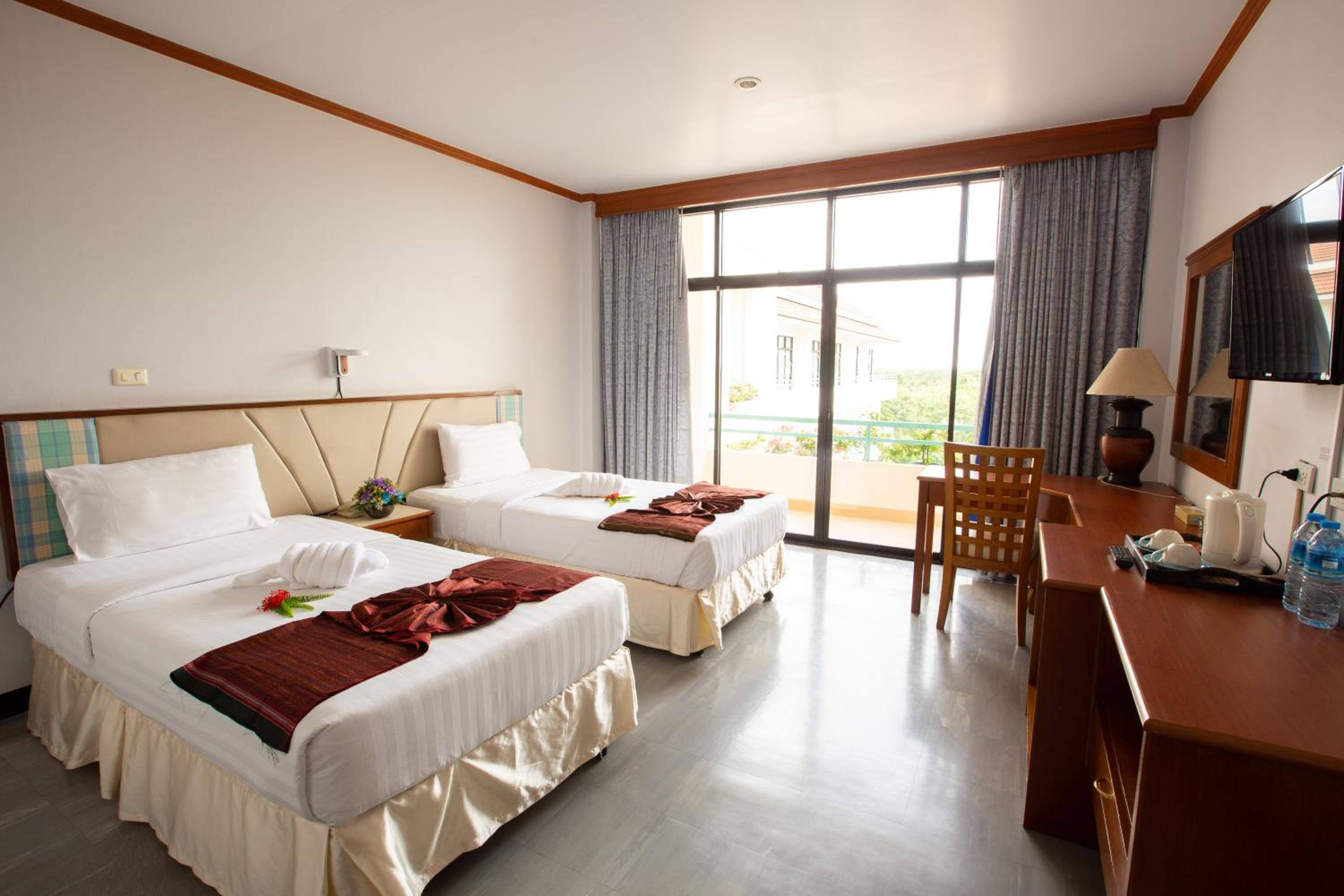 Deluxe Twin Room - Photo 8