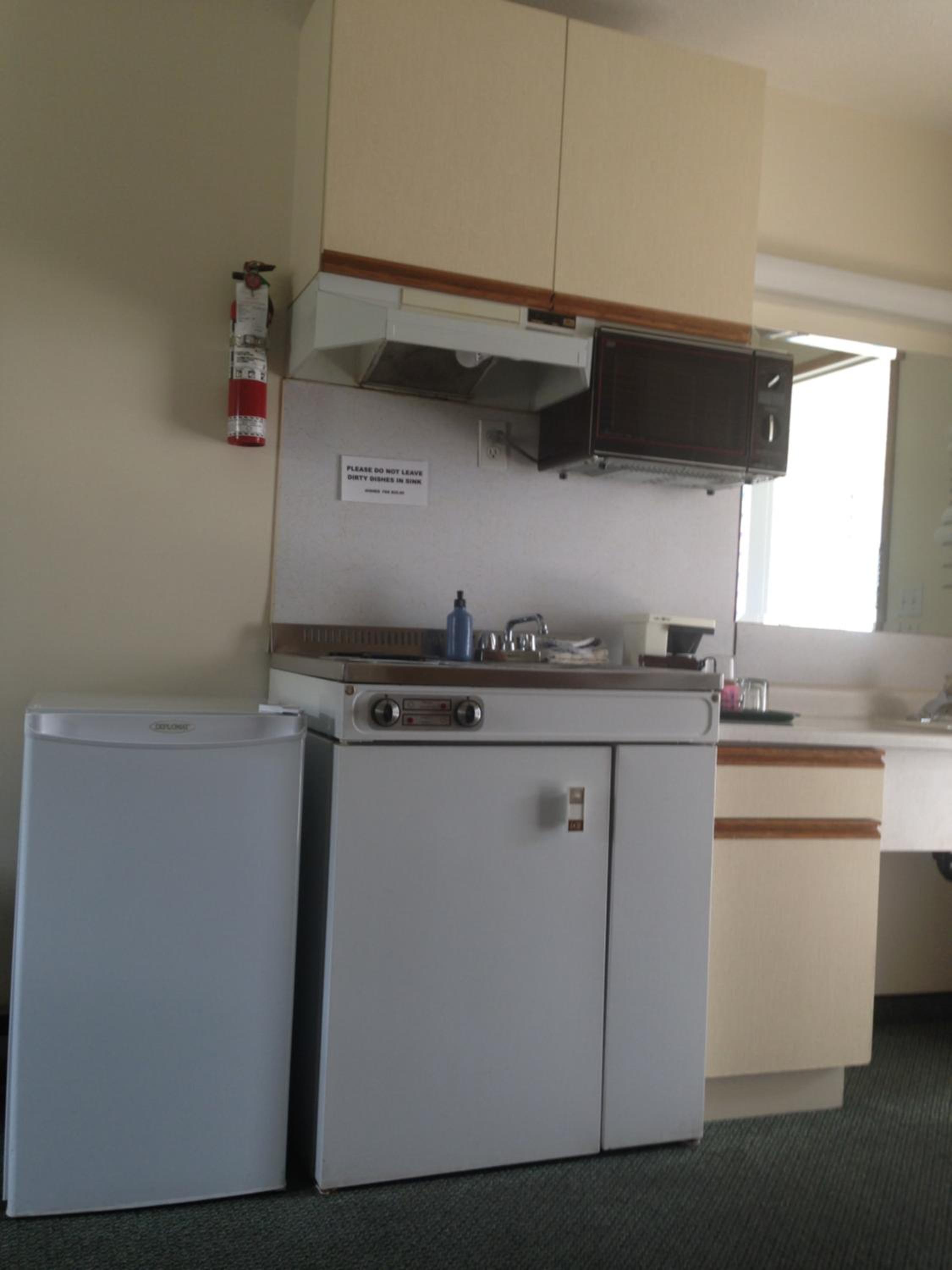 Queen Studio with Kitchenette photo 2