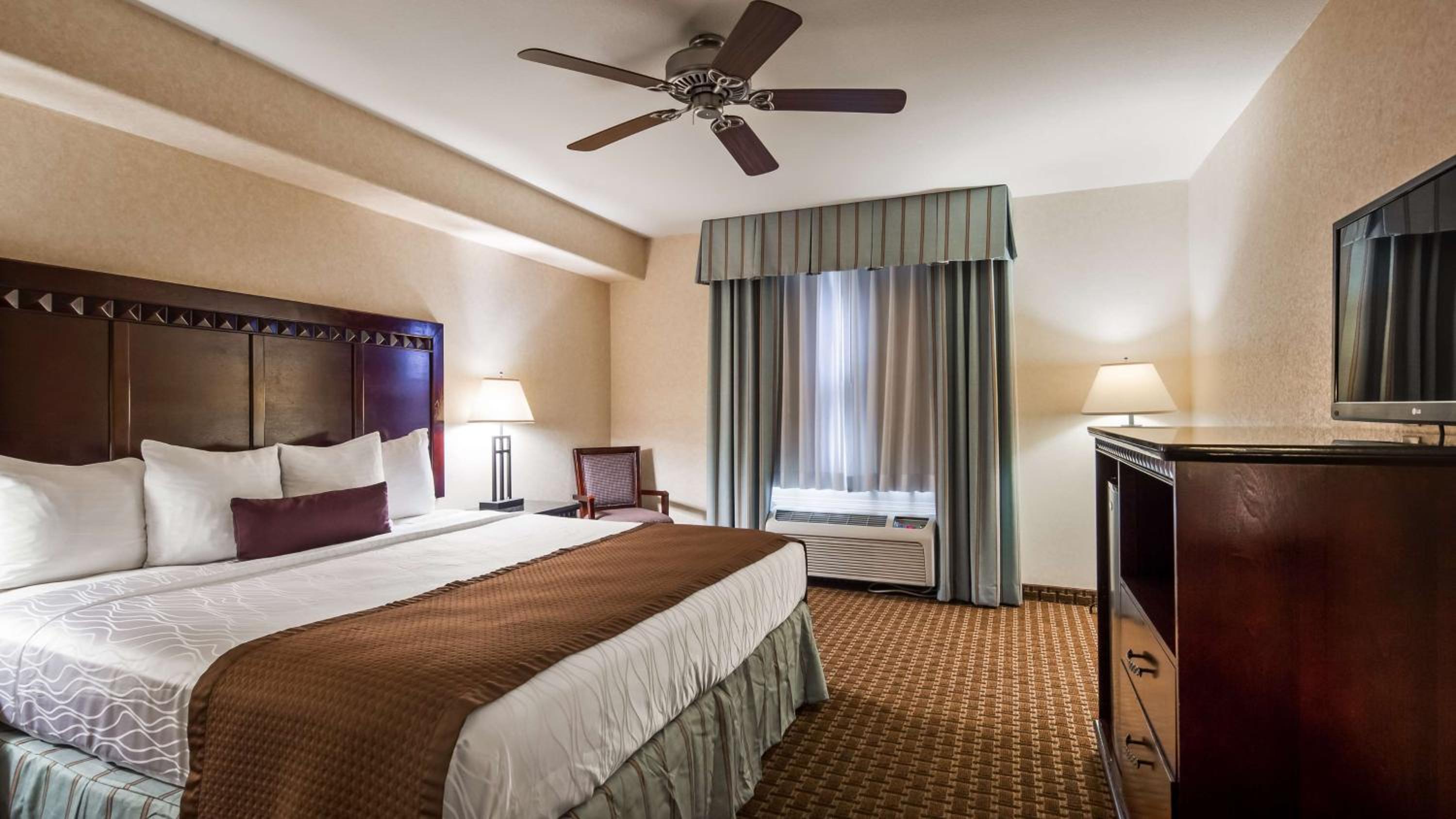 King Suite with Hot Tub - Non-Smoking