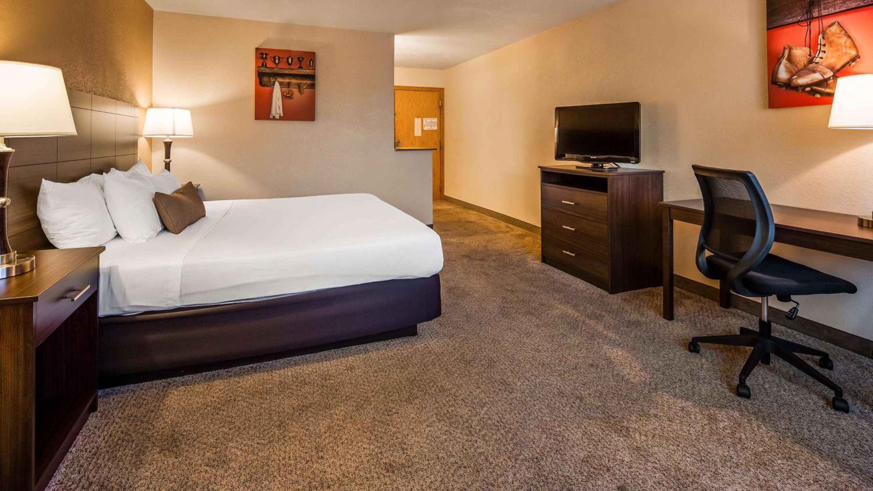 King Room - Non-Smoking/2nd Floor - Photo 8