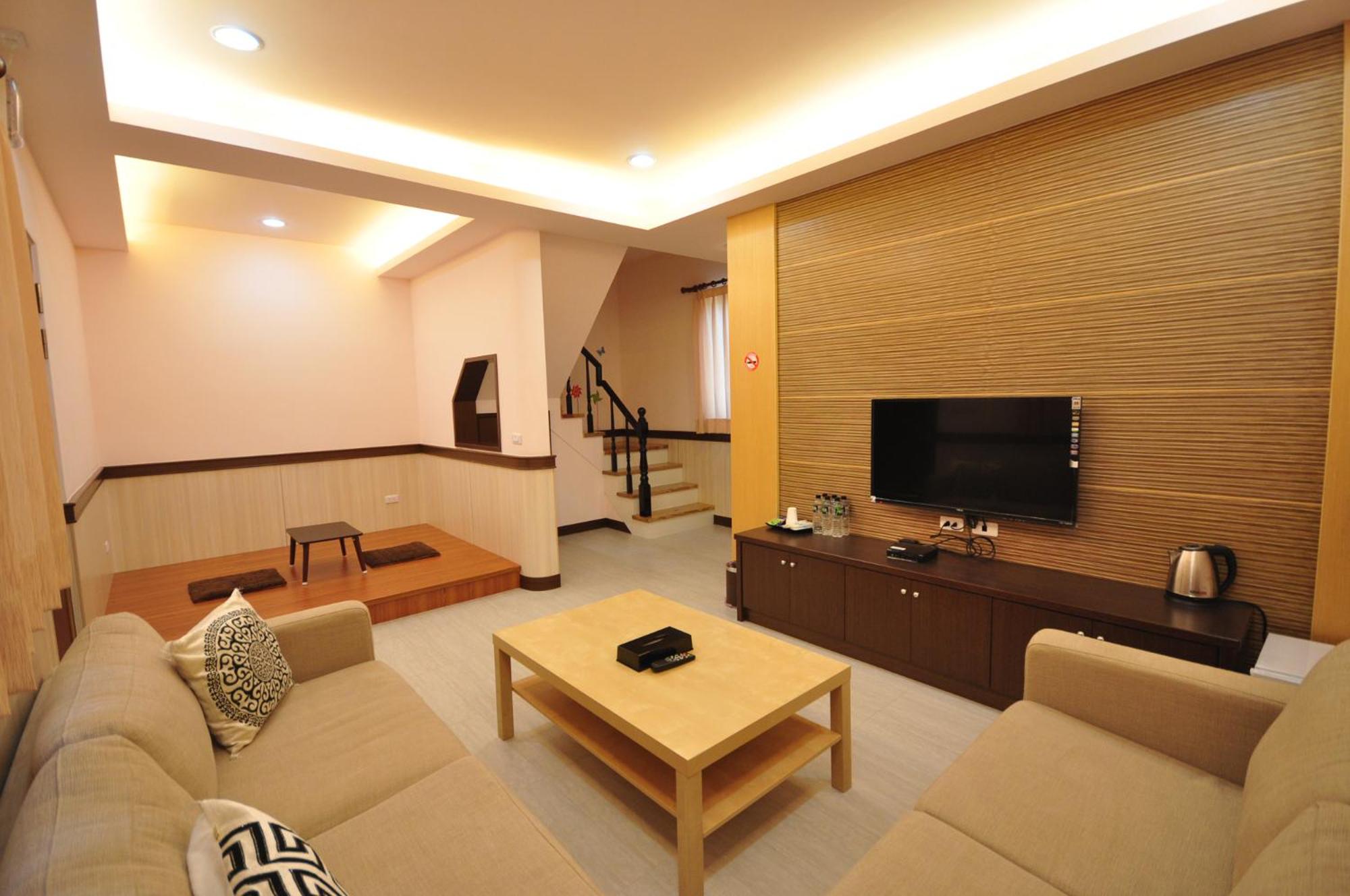 Family Room with Private Bathroom photo 2