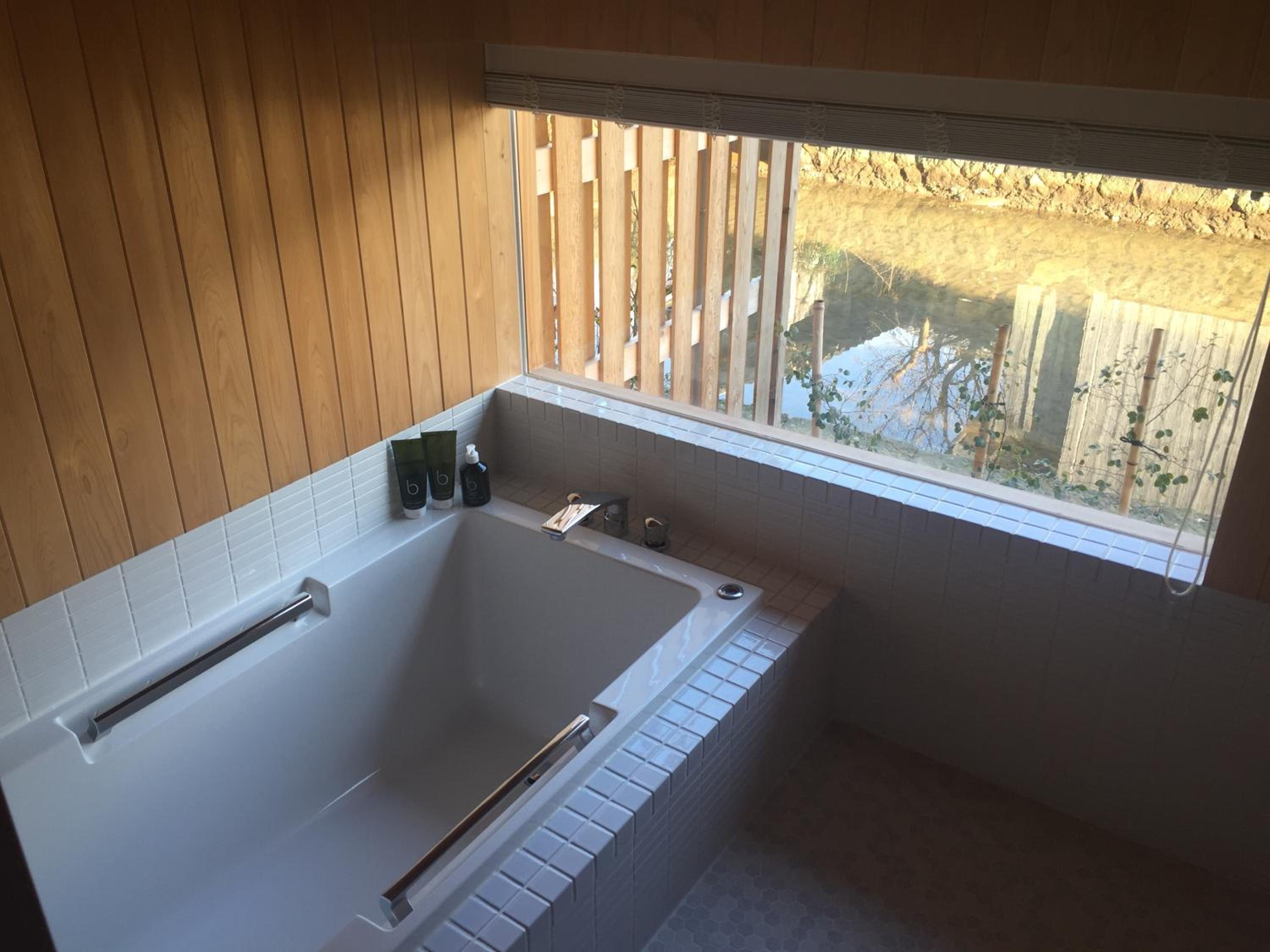 Standard Twin Room - Photo 3