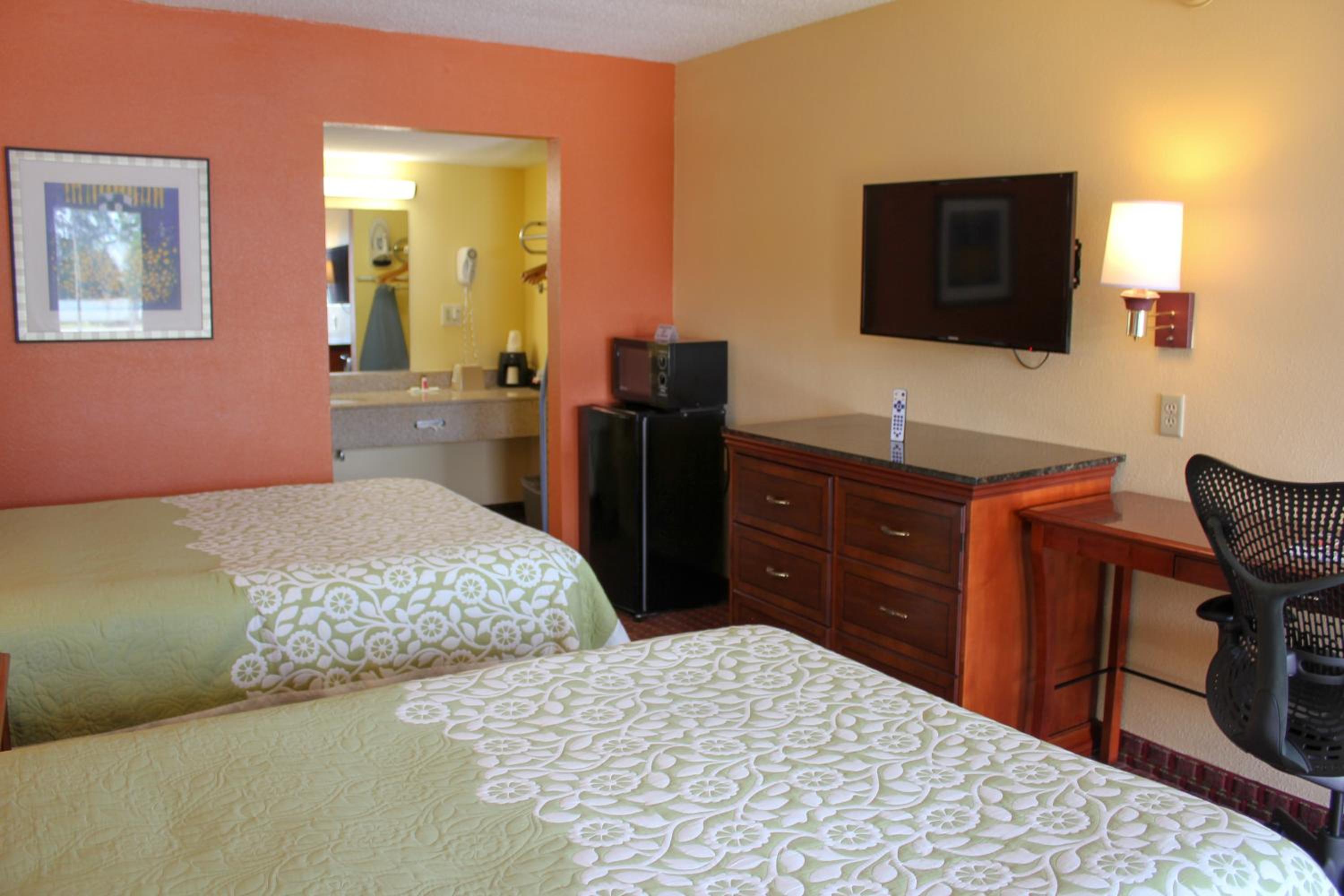 Standard Double Room with Two Double Beds - Non-Smoking - Photo 3