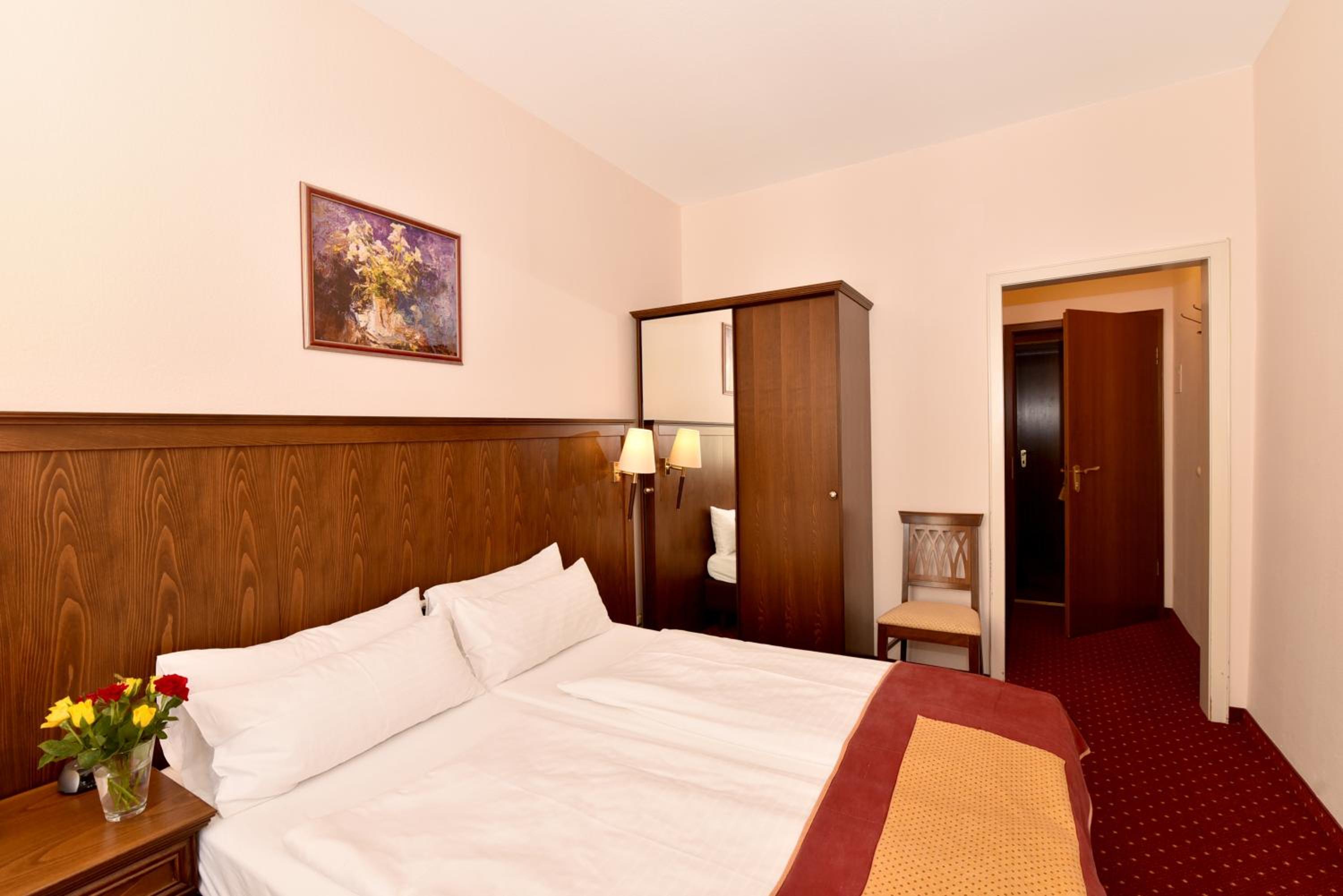 Economy Double or Twin Room photo 3
