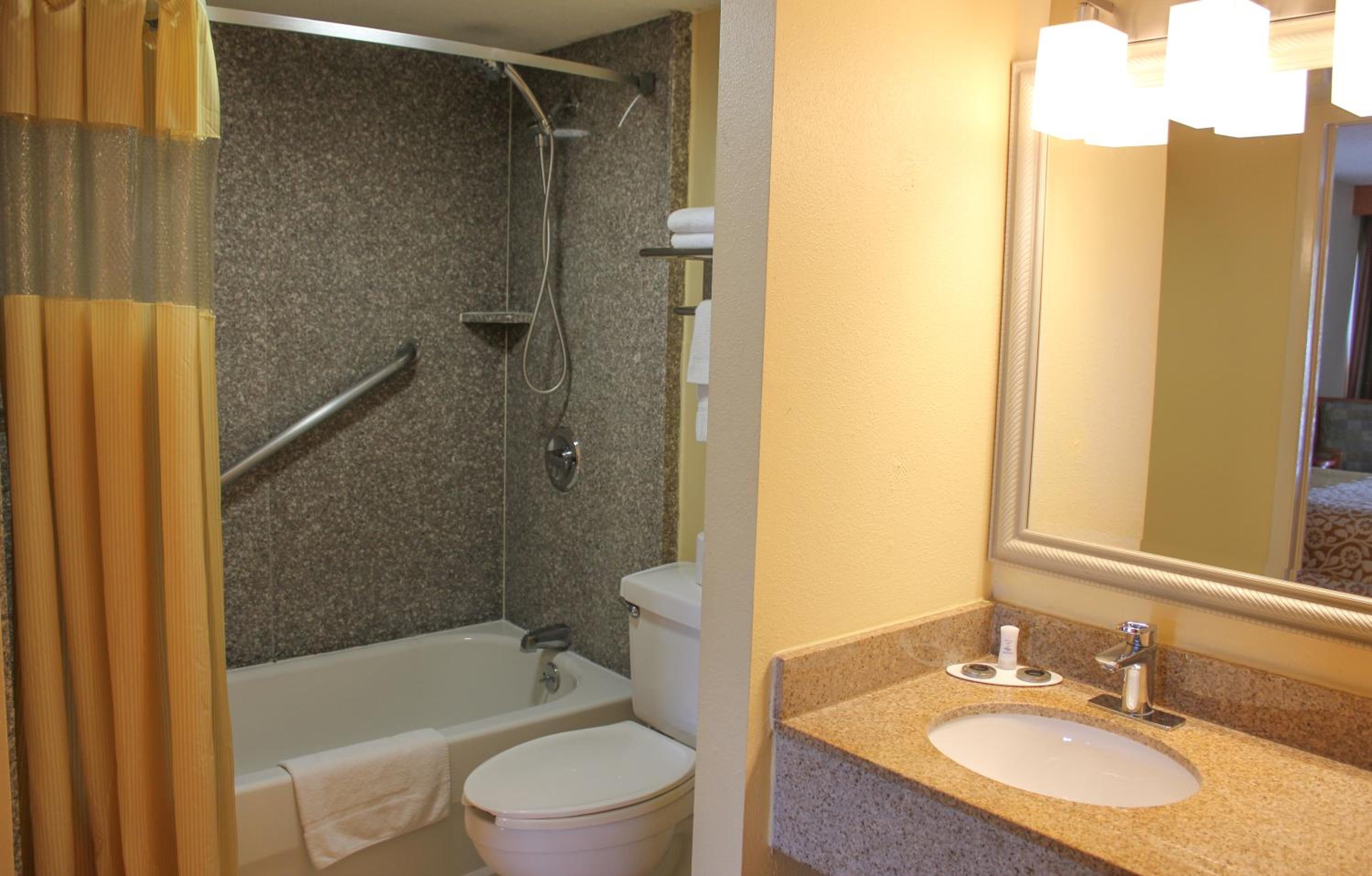 Standard Queen Room - Non-Smoking - Photo 2