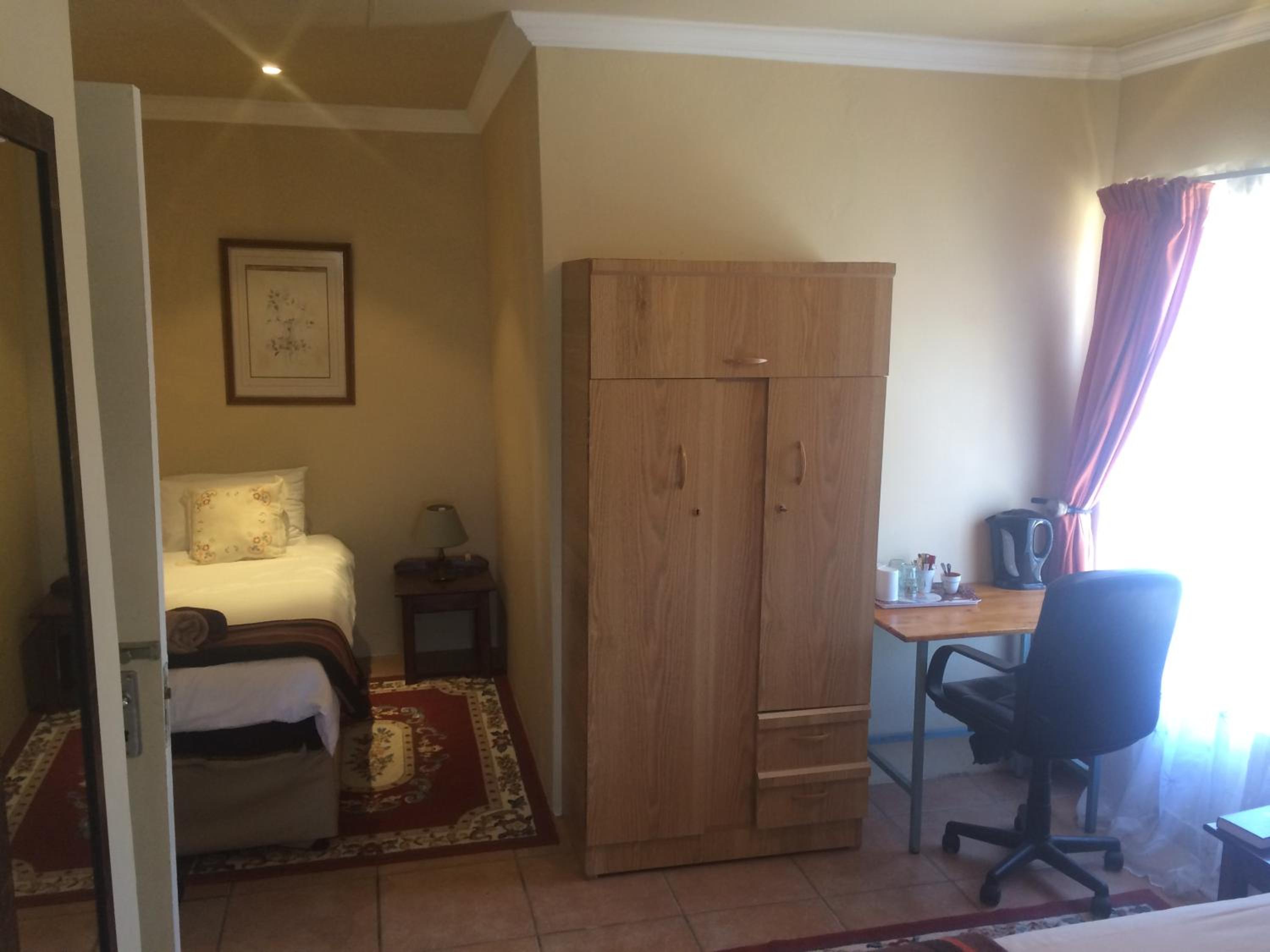 Twin Room with Shower photo 1