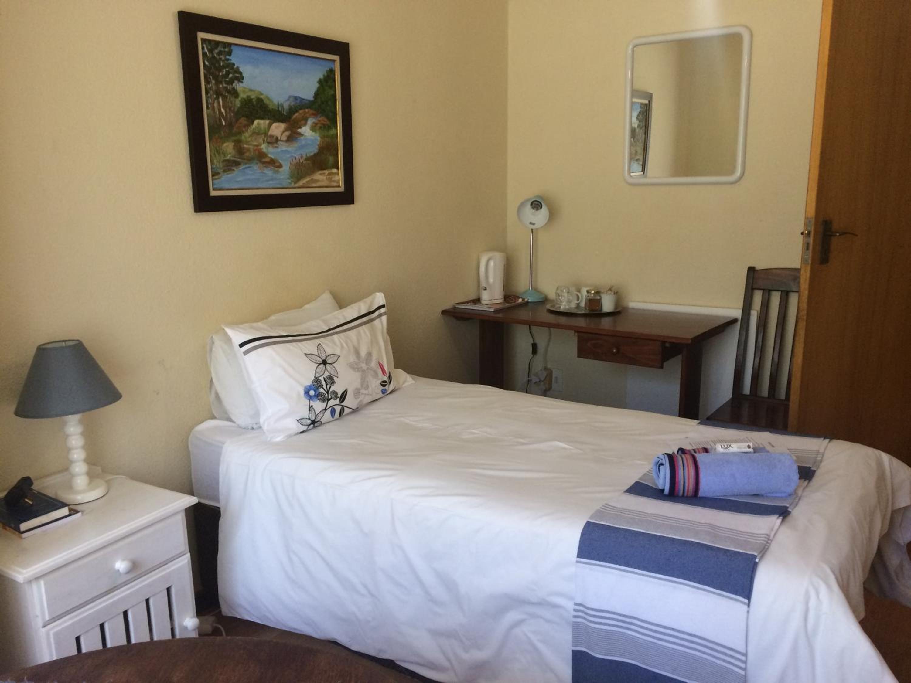 Single Room with Shared Shower and Toilet photo 1