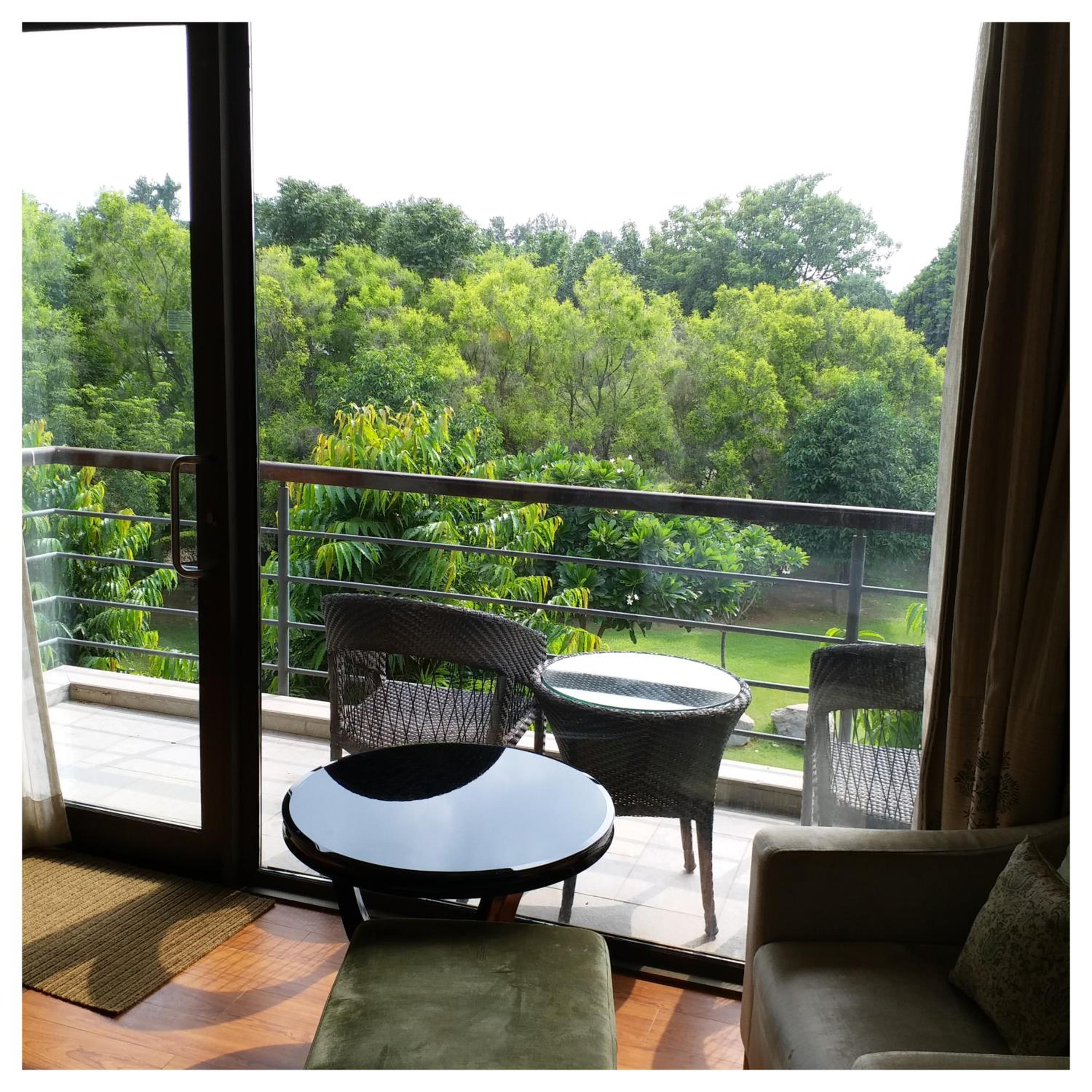 Luxury Room with Balcony - King Bed