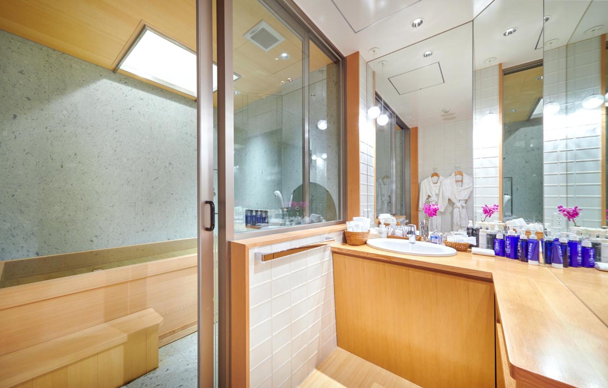 Junior Suite - Top Floor - Non-Smoking - Photo 10