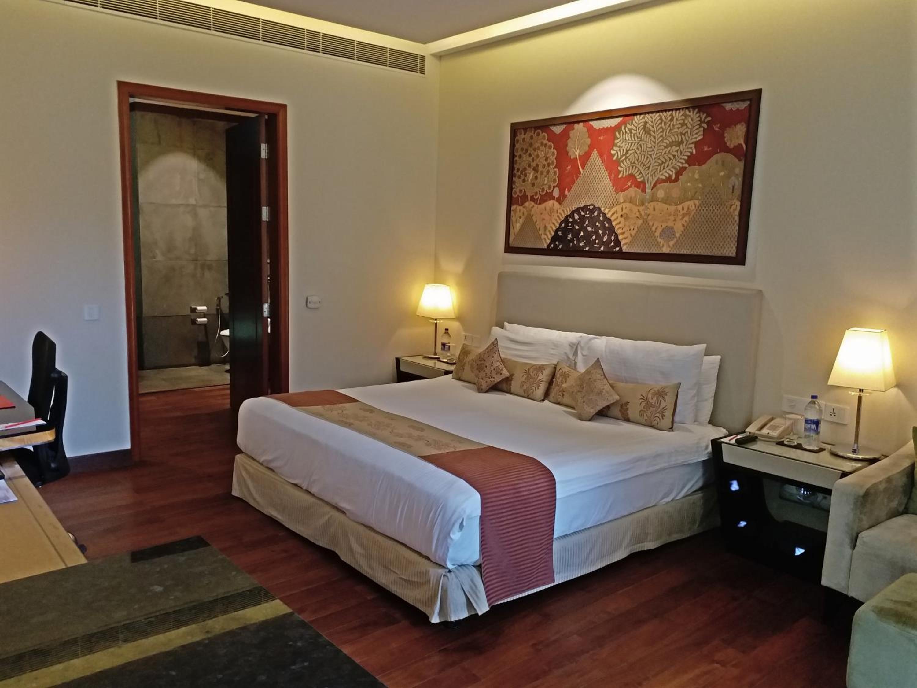 Luxury Room Courtyard View with Sit Out - King Bed
