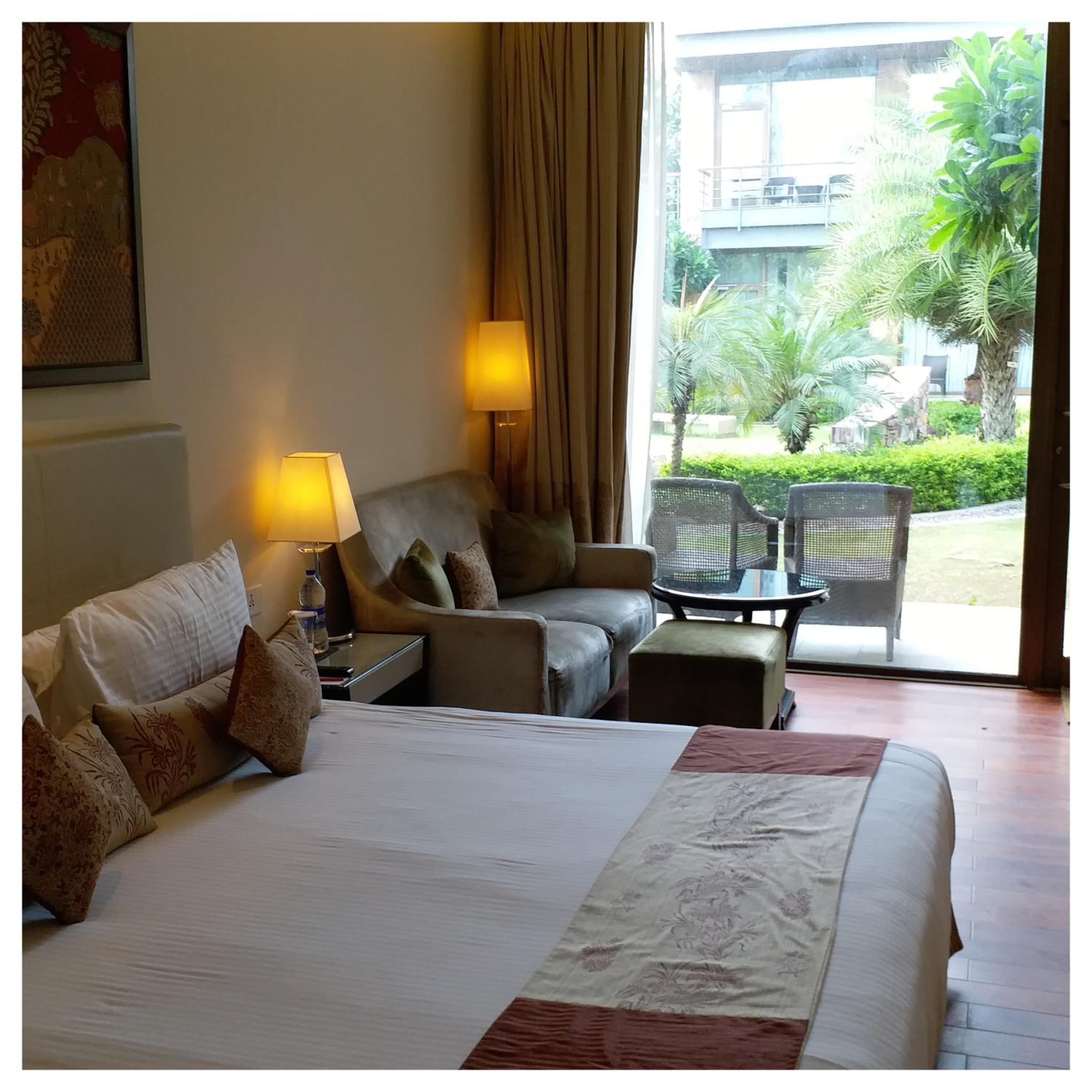 Luxury Room Courtyard View with Sit Out - King Bed