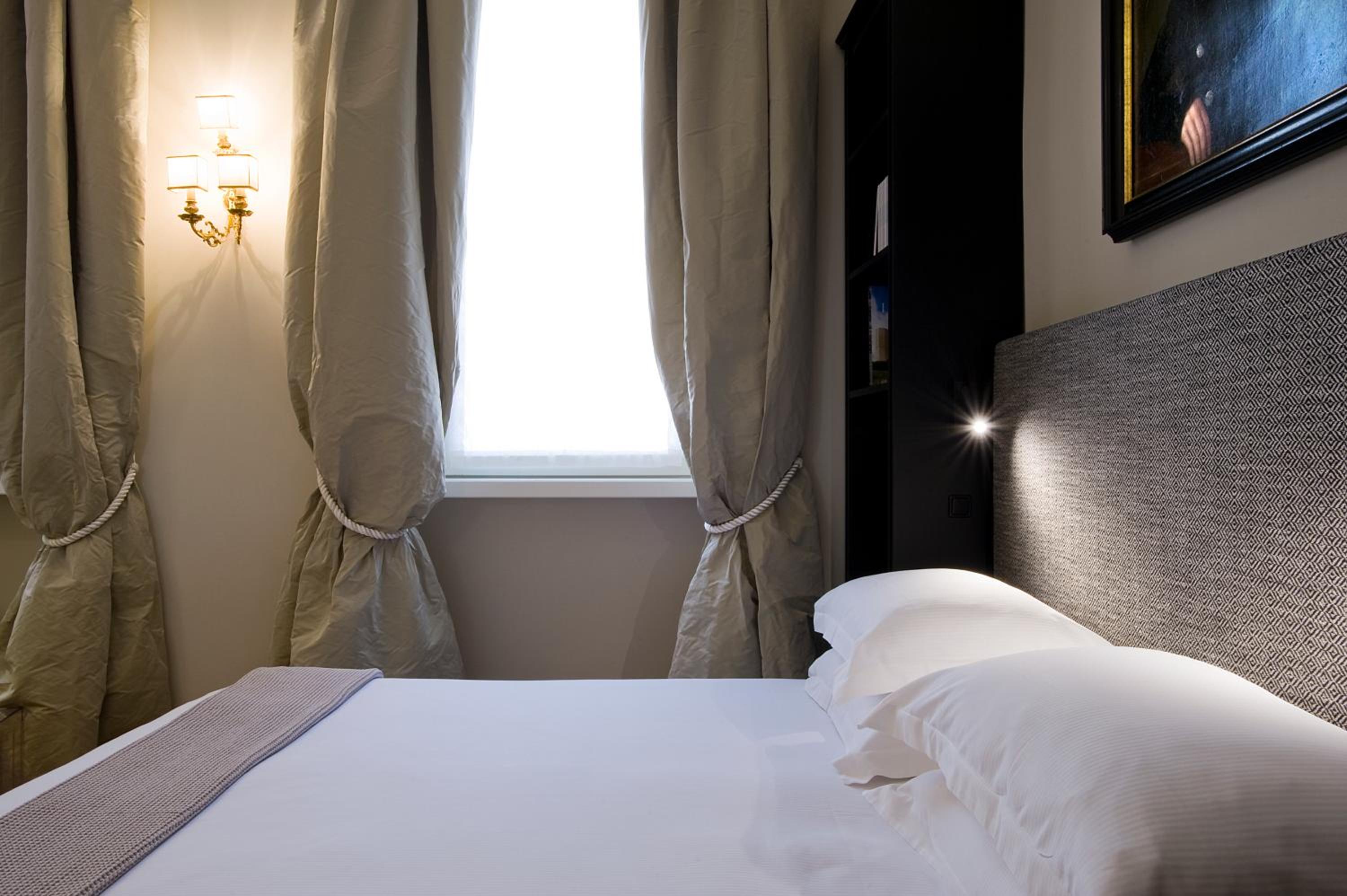 Deluxe Double or Twin Room photo 2