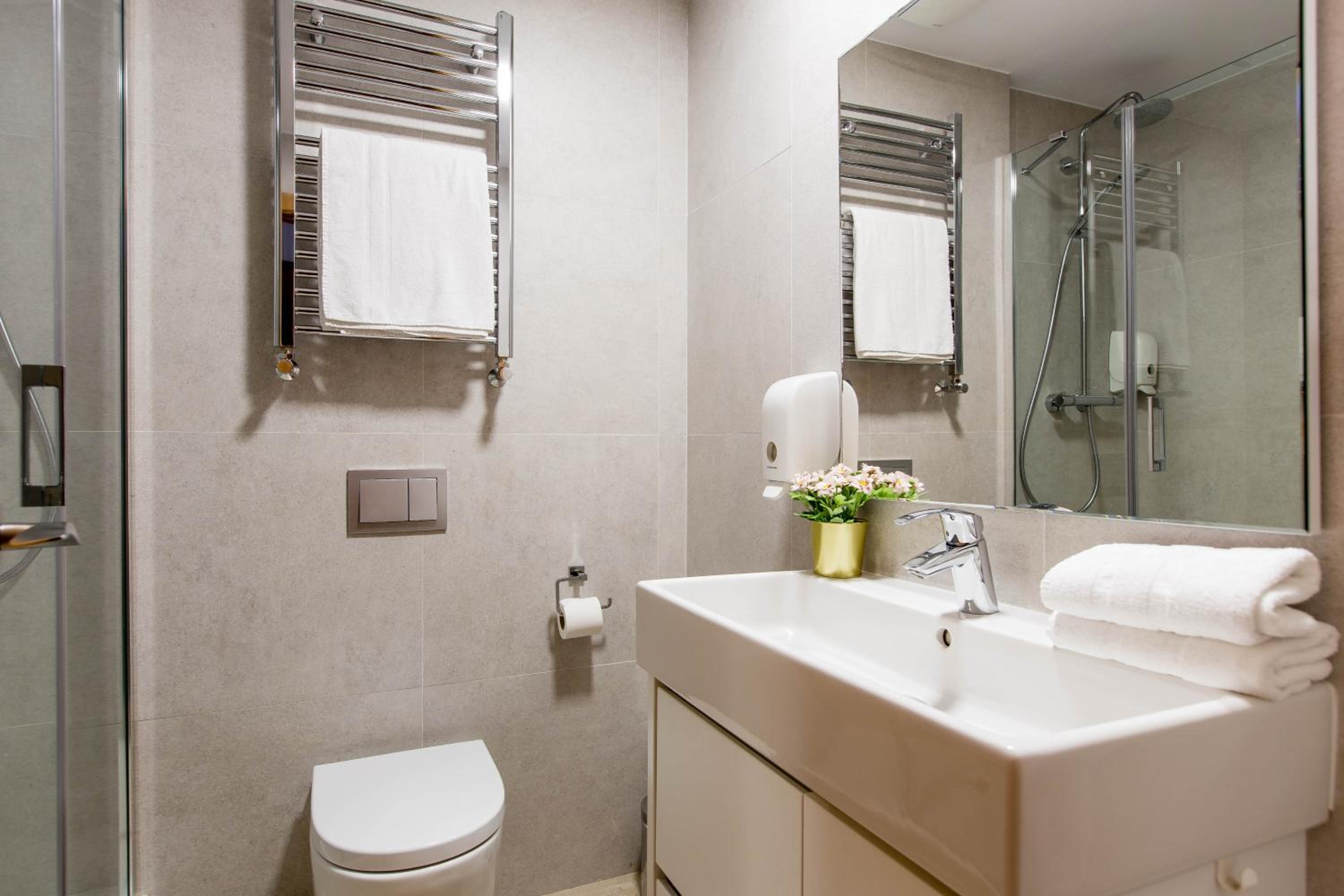 Double Room with Balcony - Photo 3