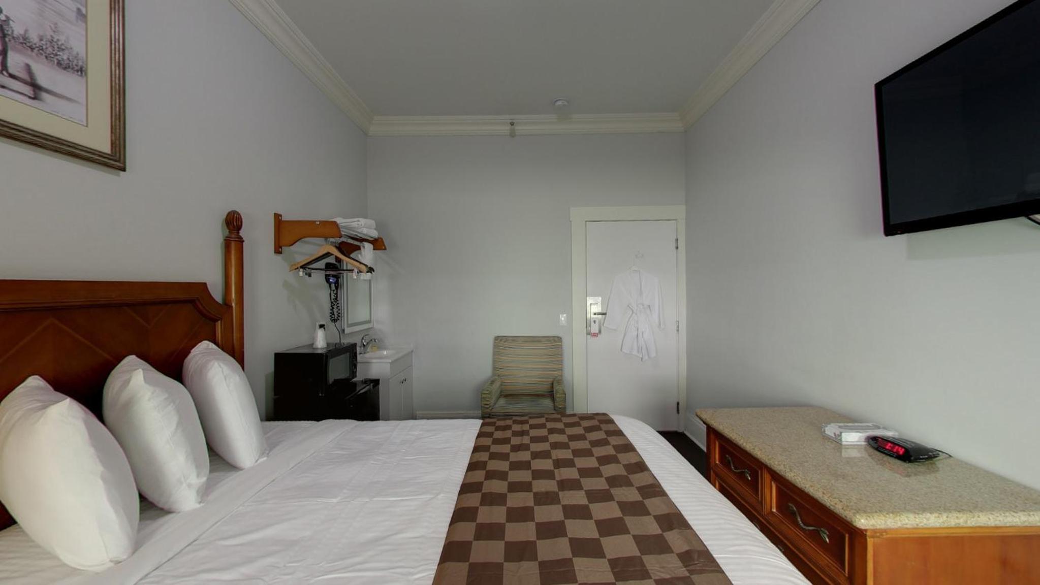Warfield Hotel — photo 63