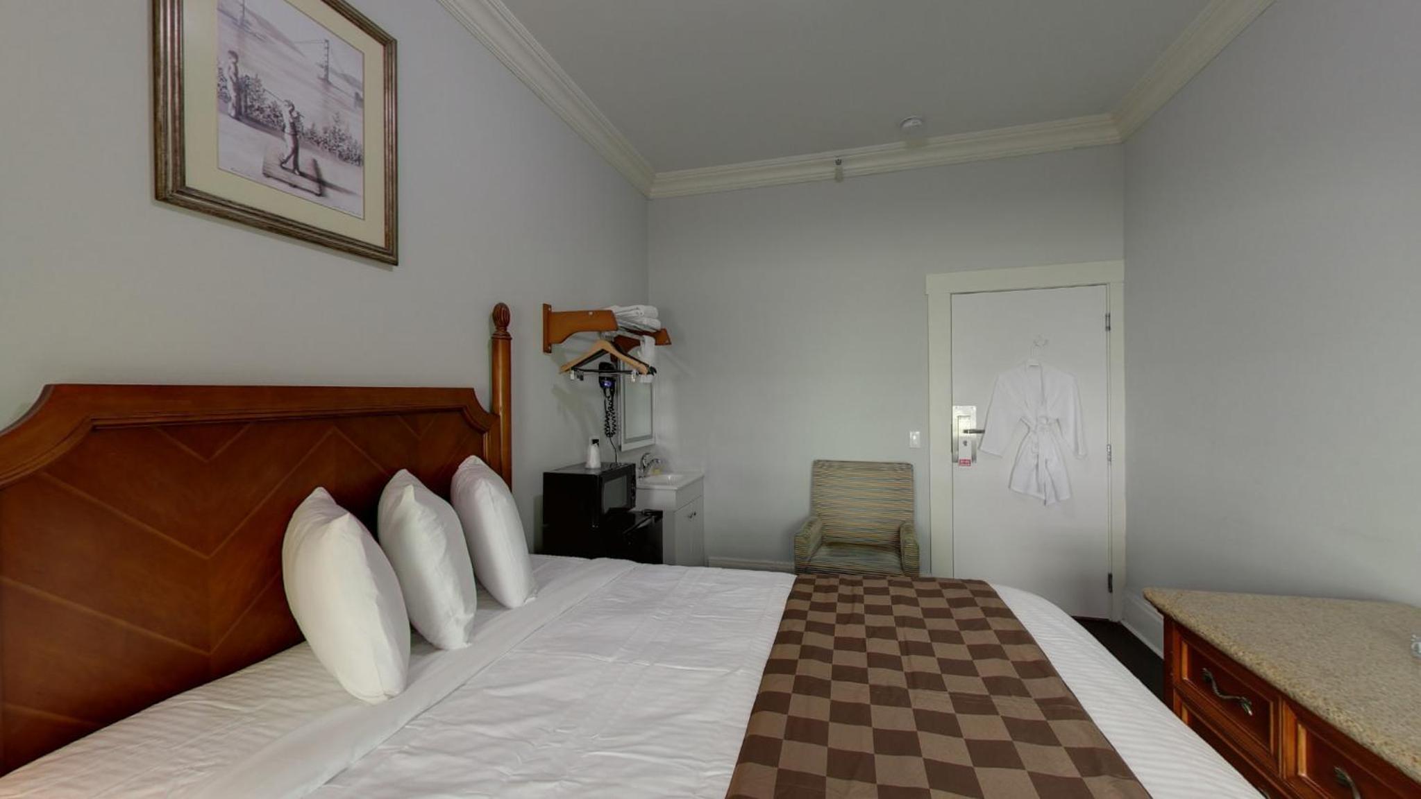 Warfield Hotel — photo 64