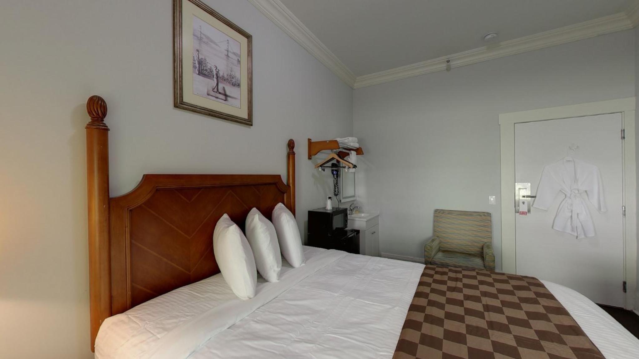 Warfield Hotel — photo 57