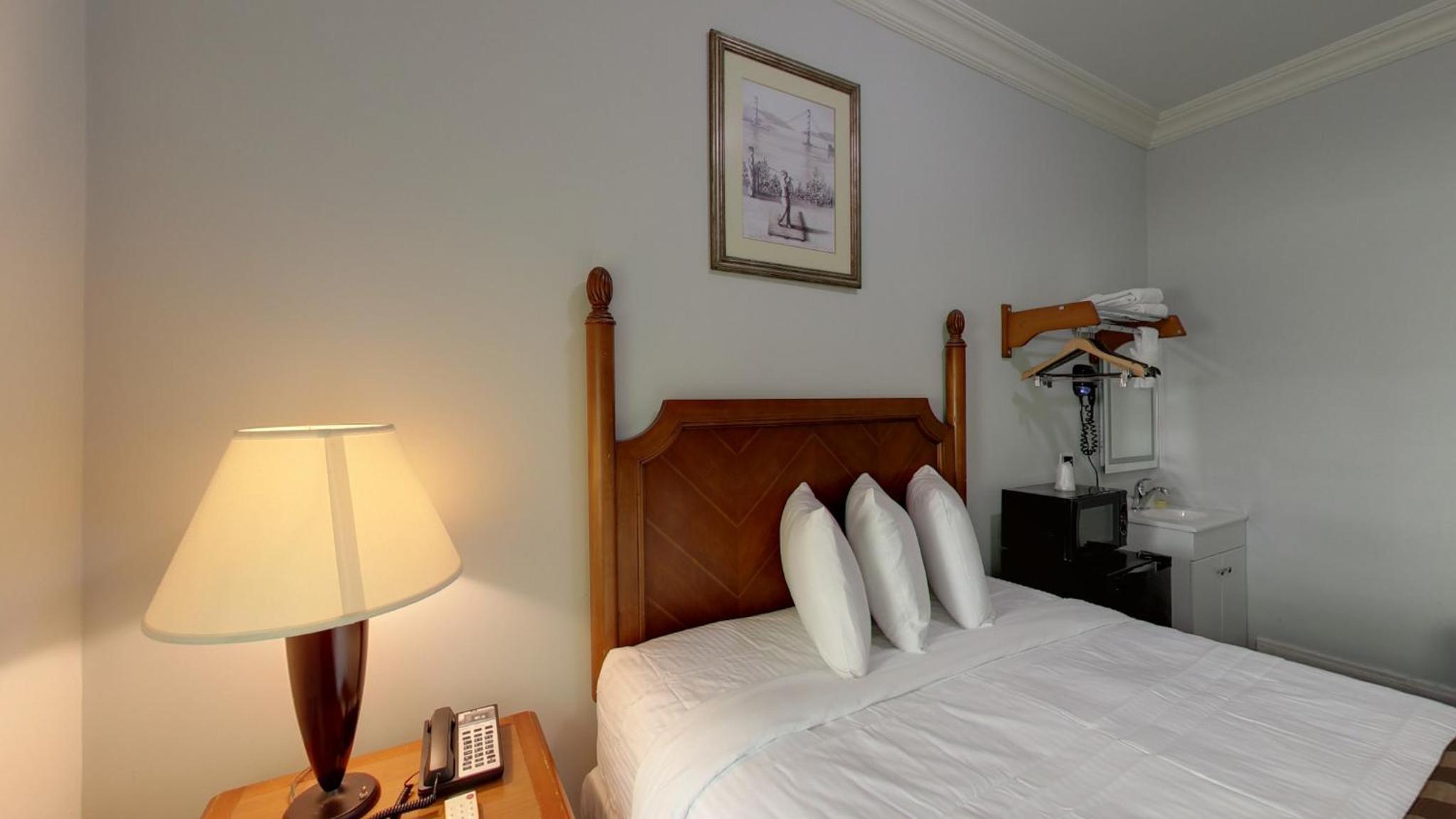 Warfield Hotel — photo 59