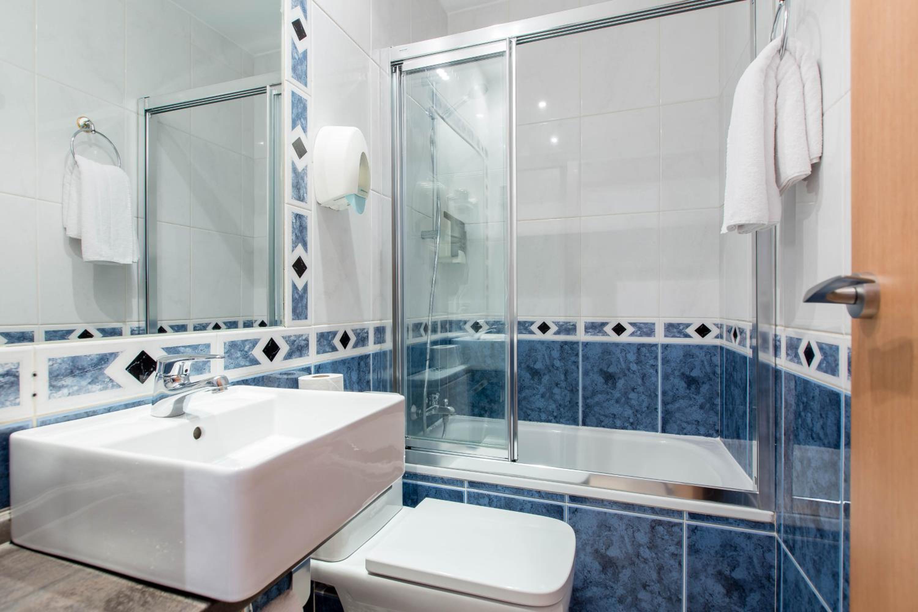 Double Room - Photo 4