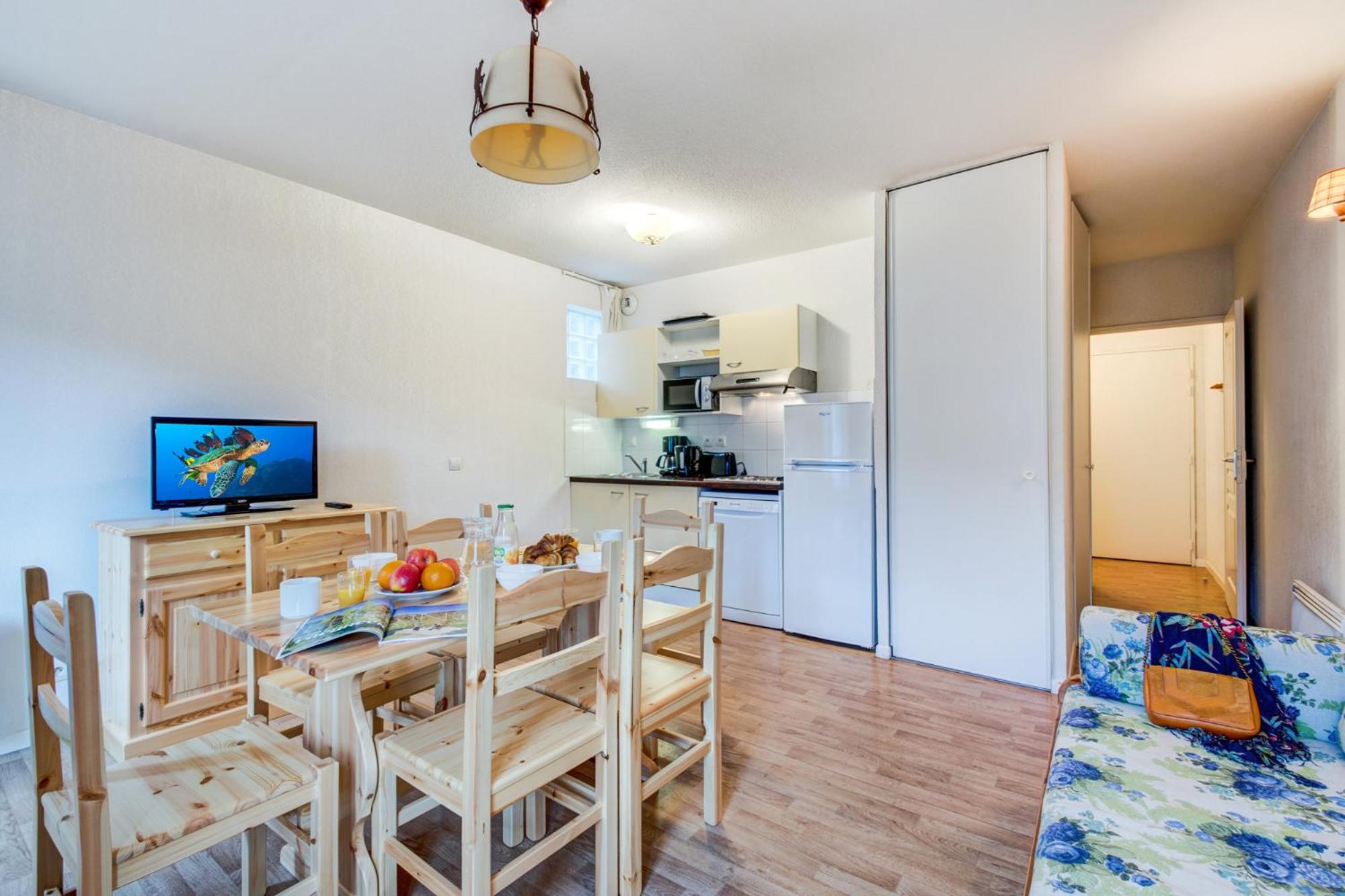 One-Bedroom Apartment - Photo 1