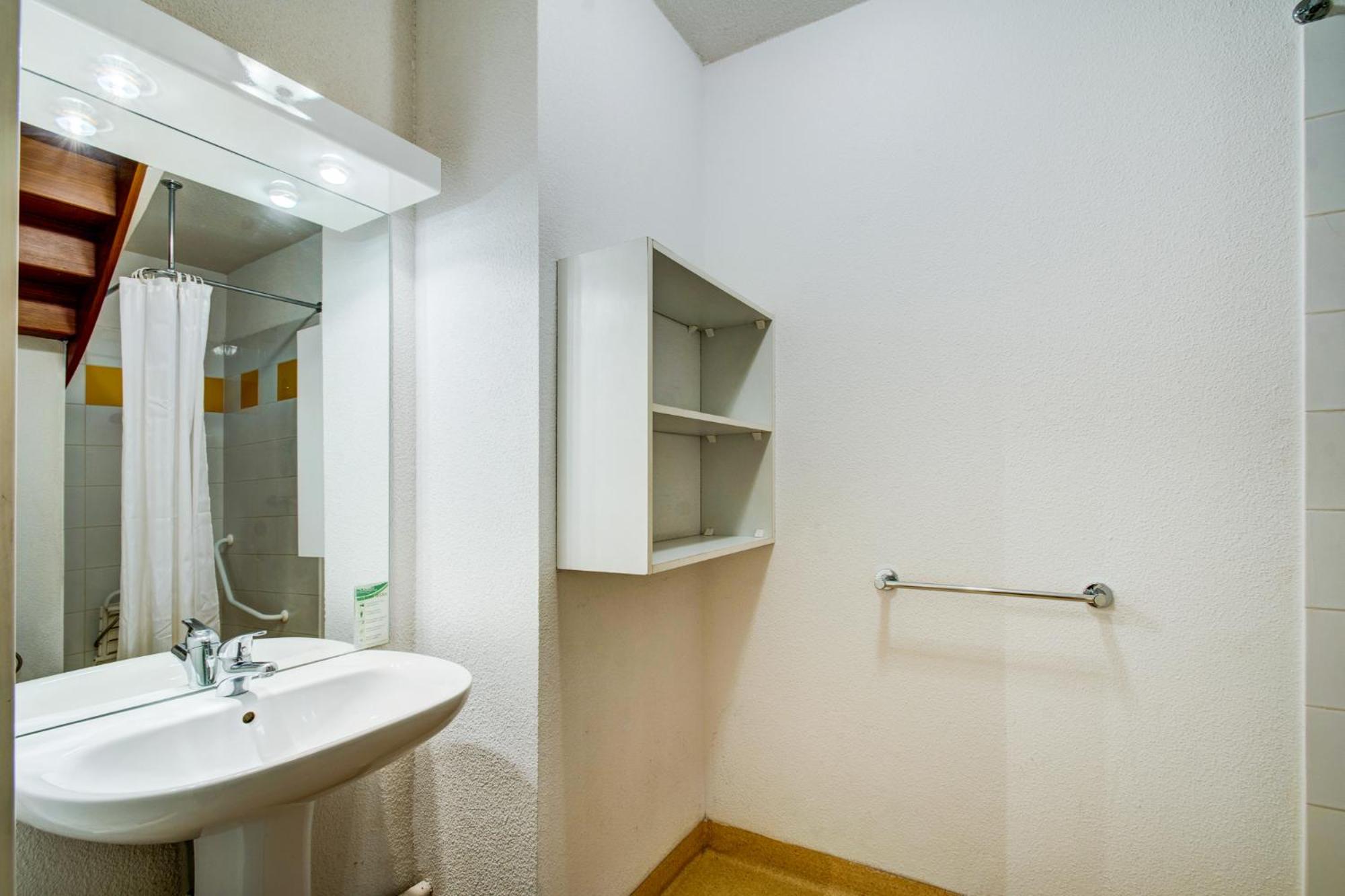 Two-Bedroom Apartment - Photo 4