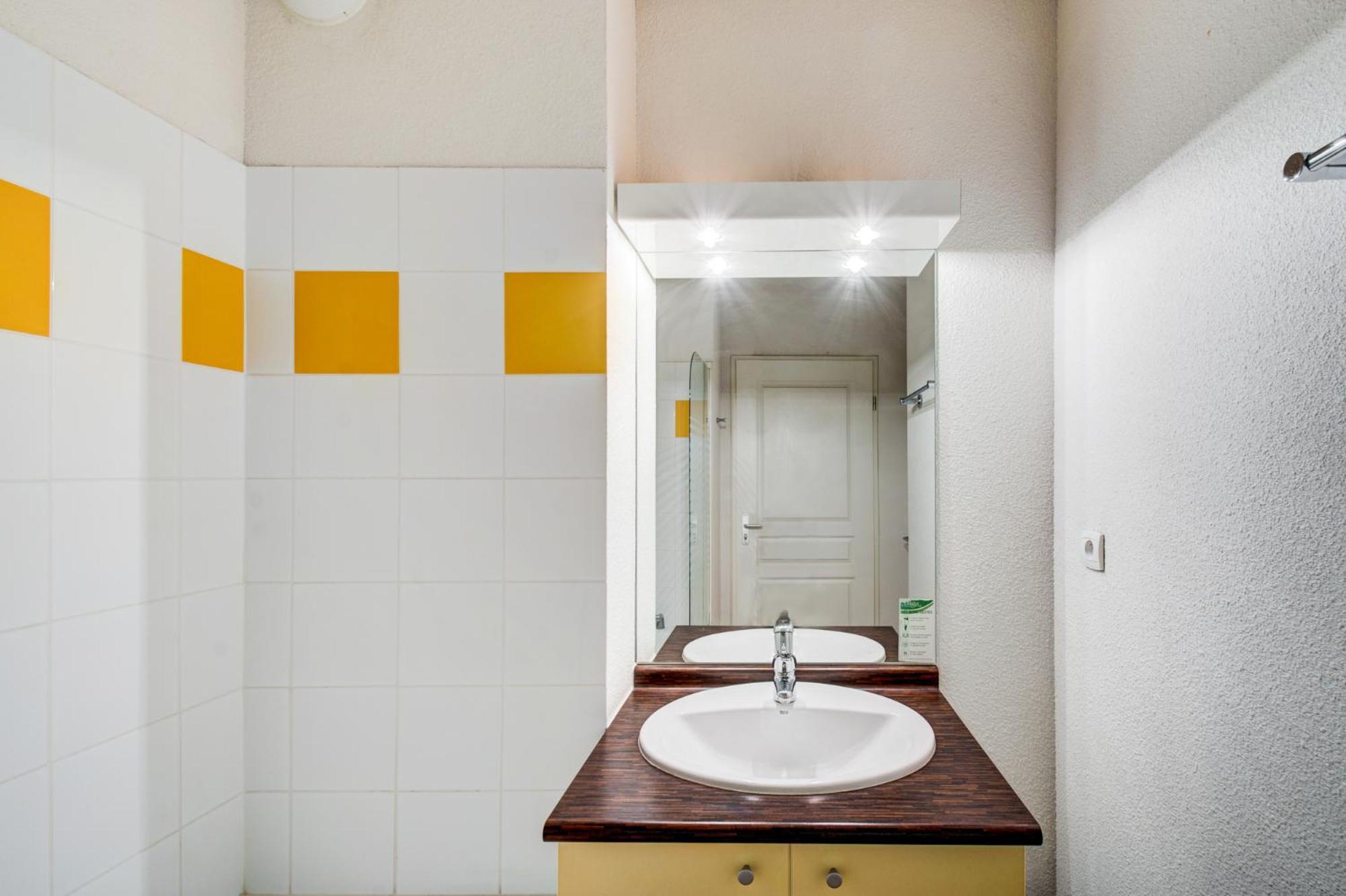 One-Bedroom Apartment - Photo 7