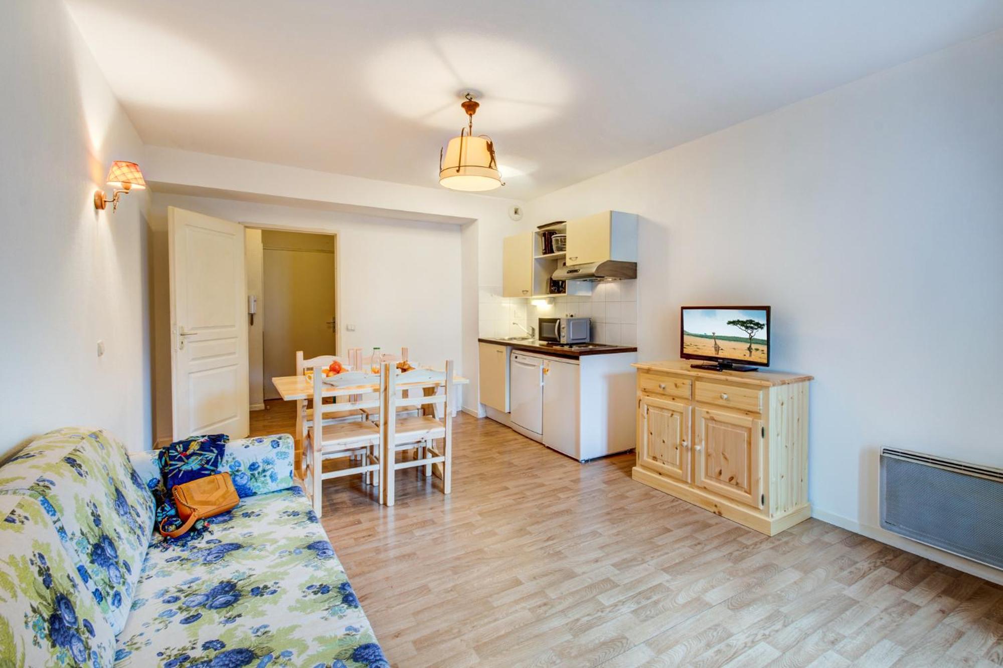 Two-Bedroom Apartment - Photo 9