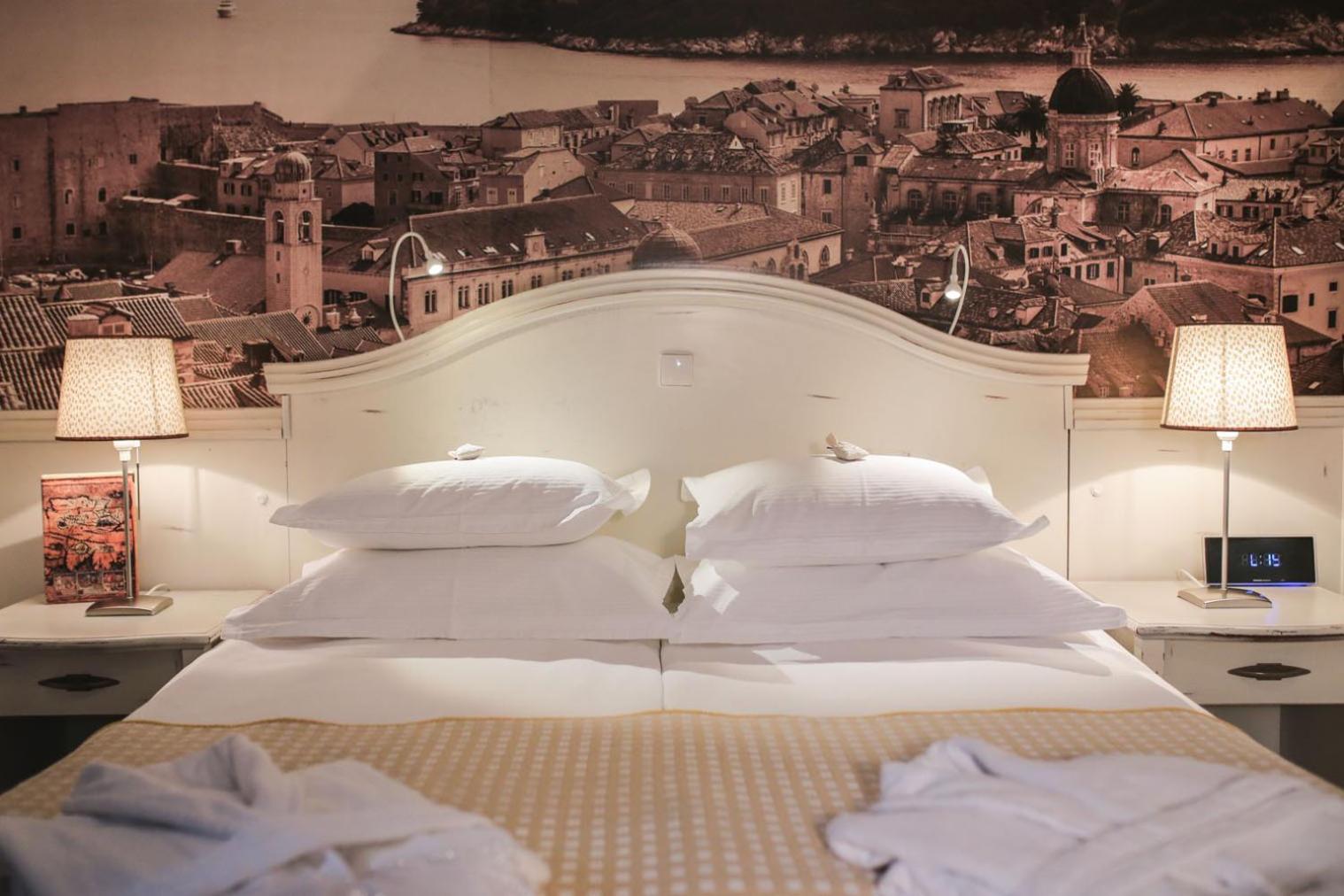Double Room with Balcony and Side Sea View photo 3
