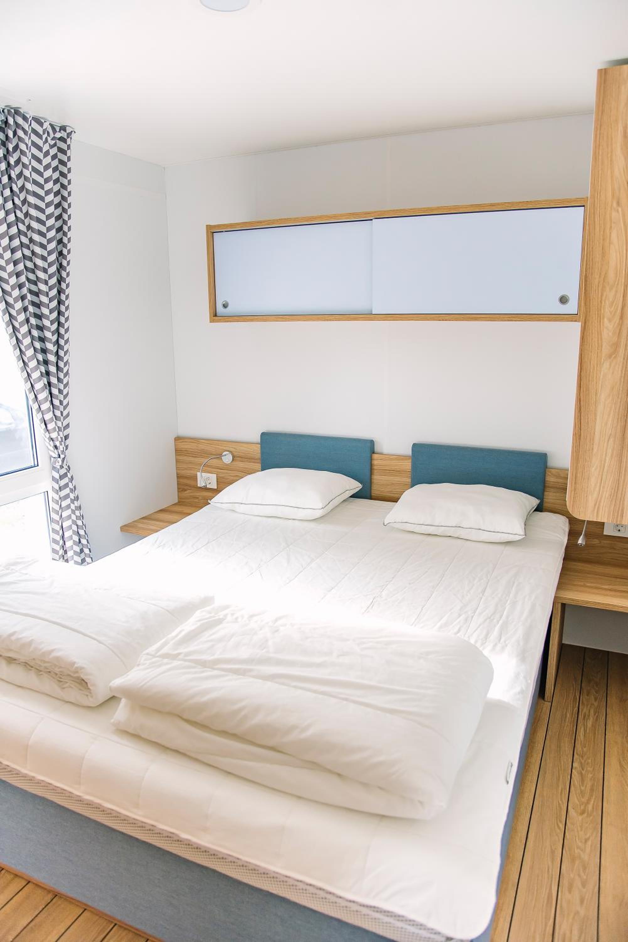 Mobile Home - Photo 1