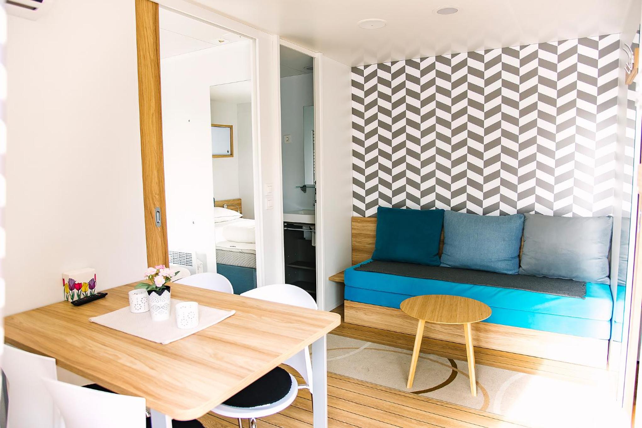 Mobile Home - Photo 3