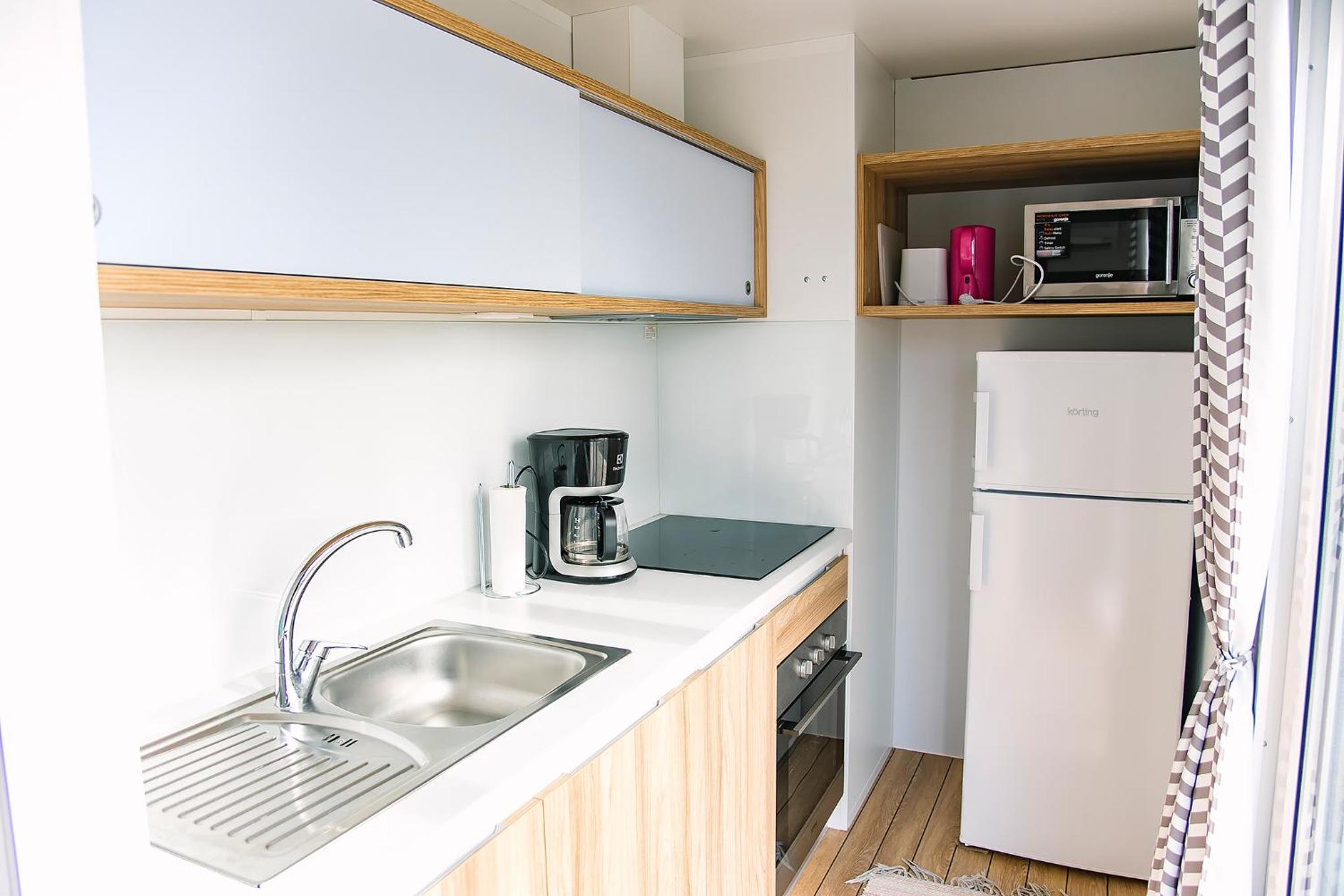 Mobile Home - Photo 5