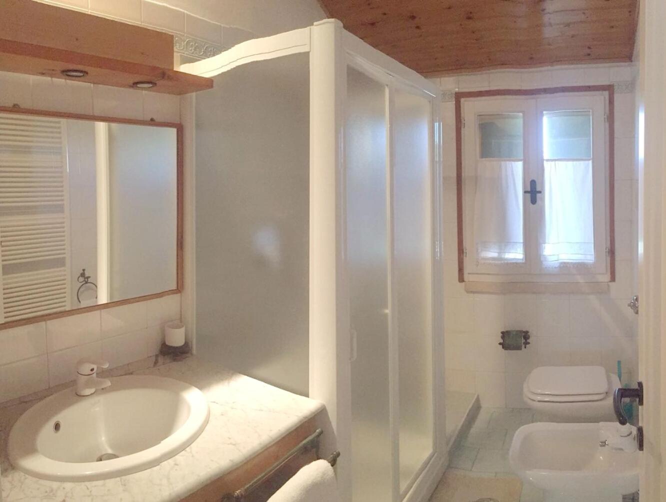 Double Room with Private Bathroom - Photo 8