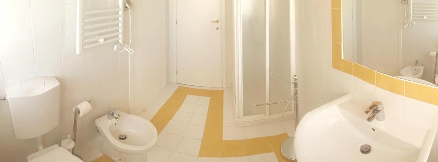 Quadruple Room with Private Bathroom - Photo 2
