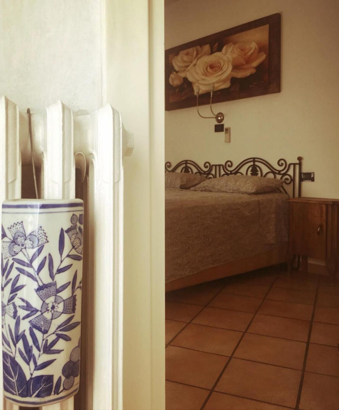 Double Room with Private Bathroom - Photo 10