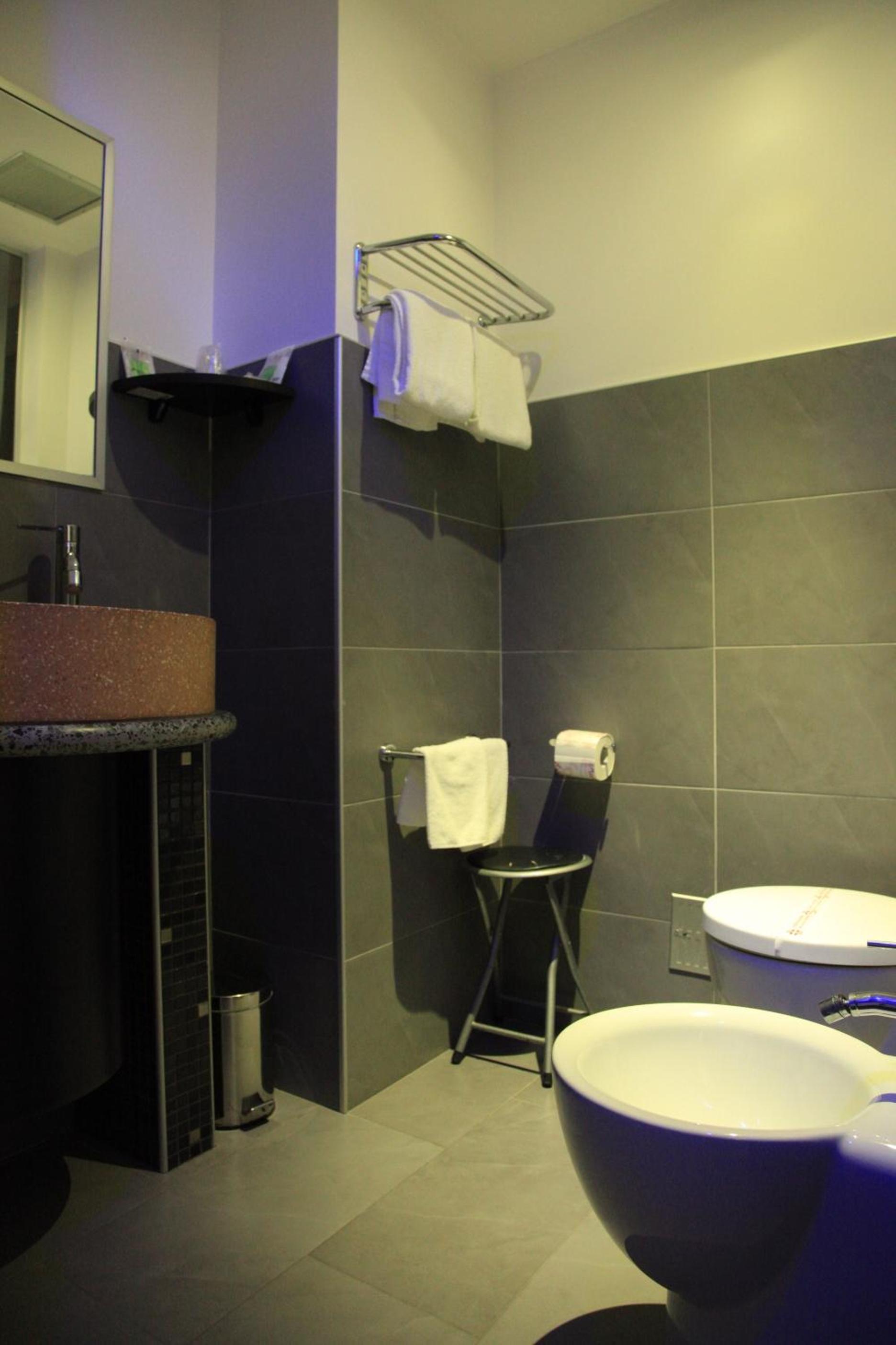 Double or Twin Room - Photo 8