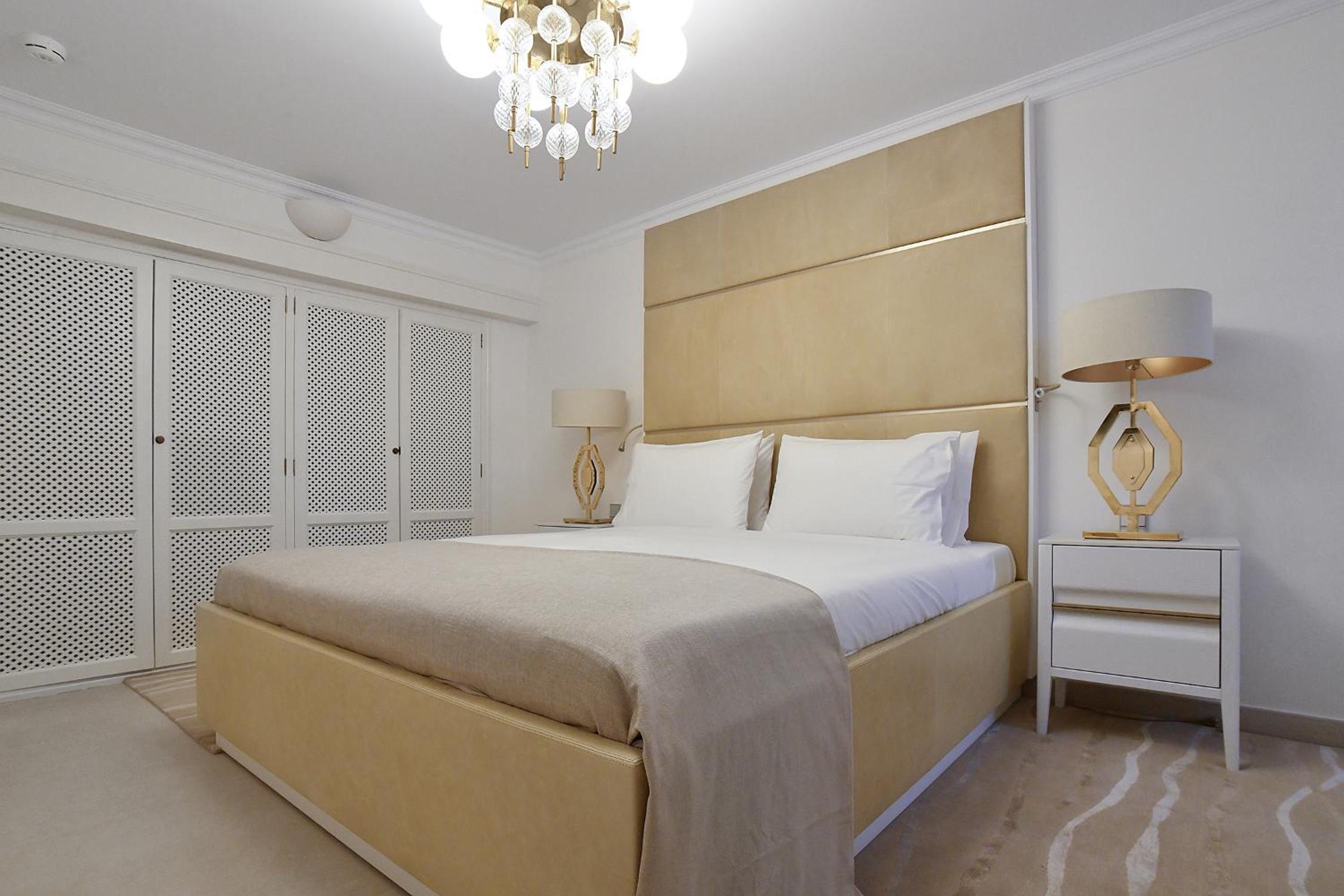 Executive Suite - Photo 3